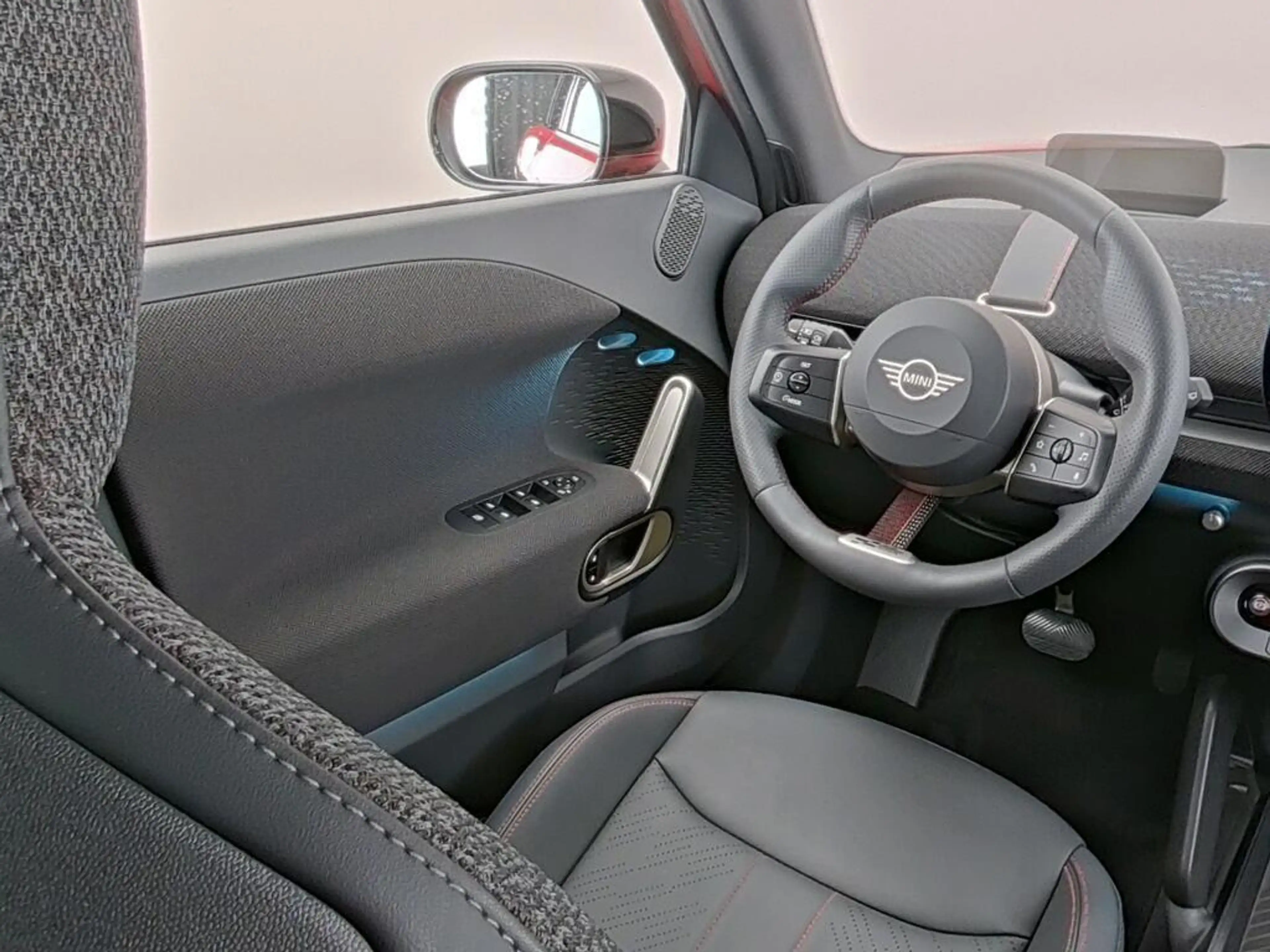 MINI Aceman E John Cooper Works M 42.5 kWh — photo 4