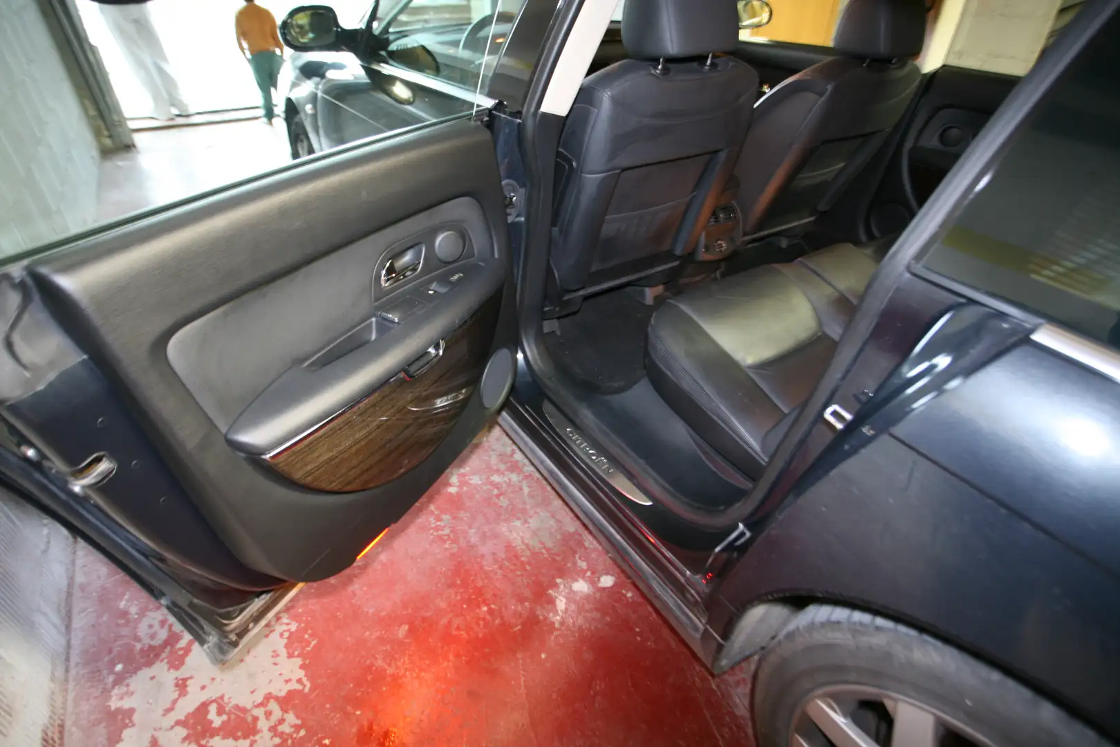 Citroen C6 C6 2.7HDi V6 Exclusive Aut. Exclusive Schwarz - 2