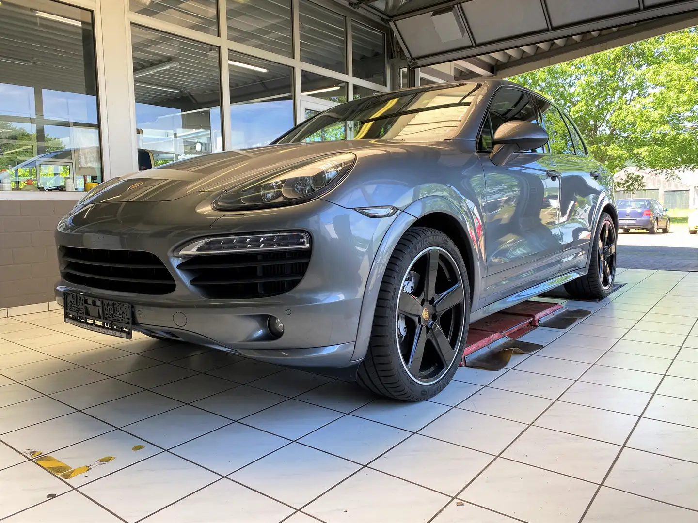 Porsche Cayenne S 4.2 Diesel / Sport-Design / Chrono / Bose / Pano Сірий - 2
