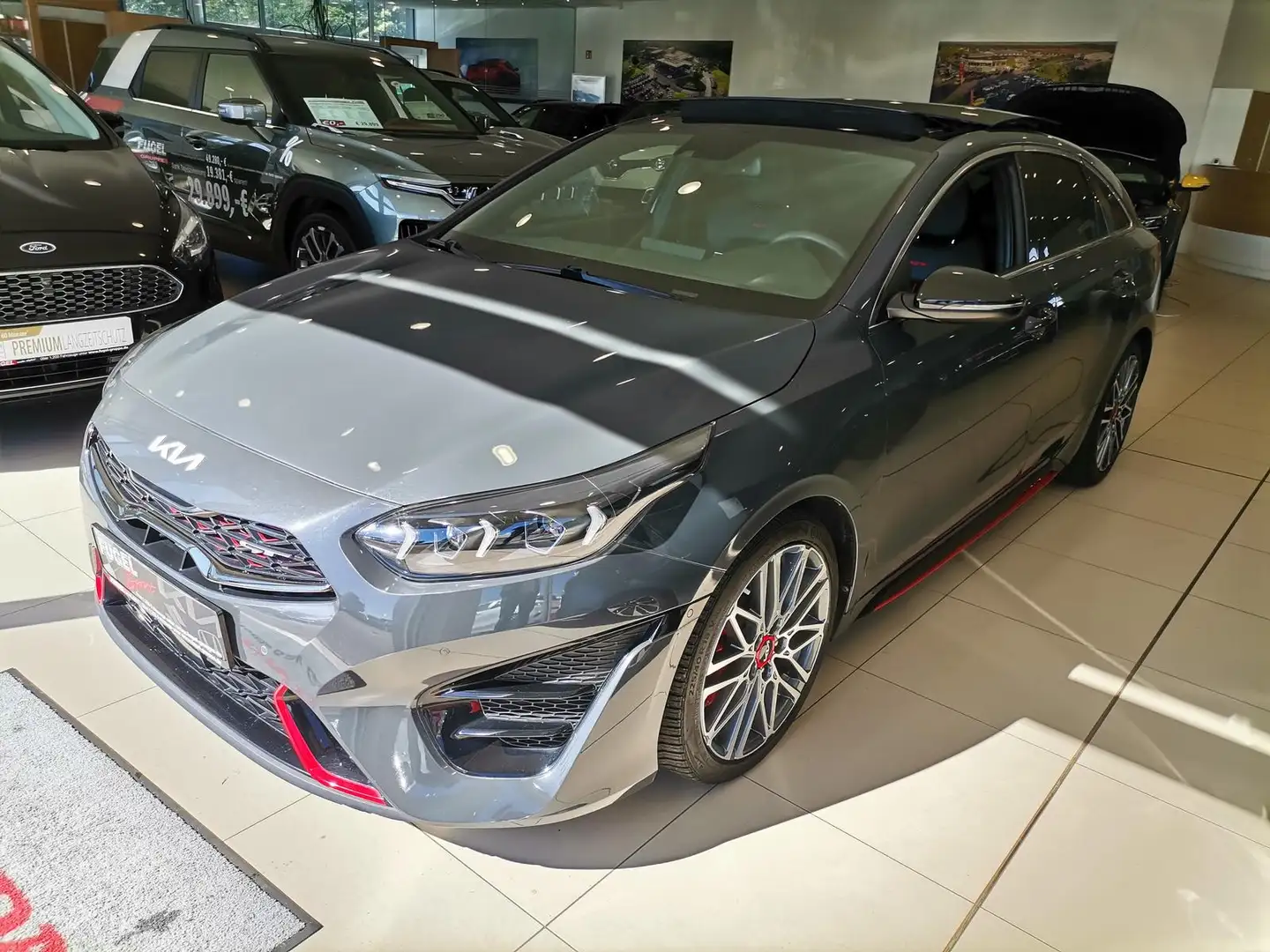 Kia ProCeed / pro_cee'd 1.6 T-GDI DCT GT LED|Pano|4xSHZ|ACC Grau - 2