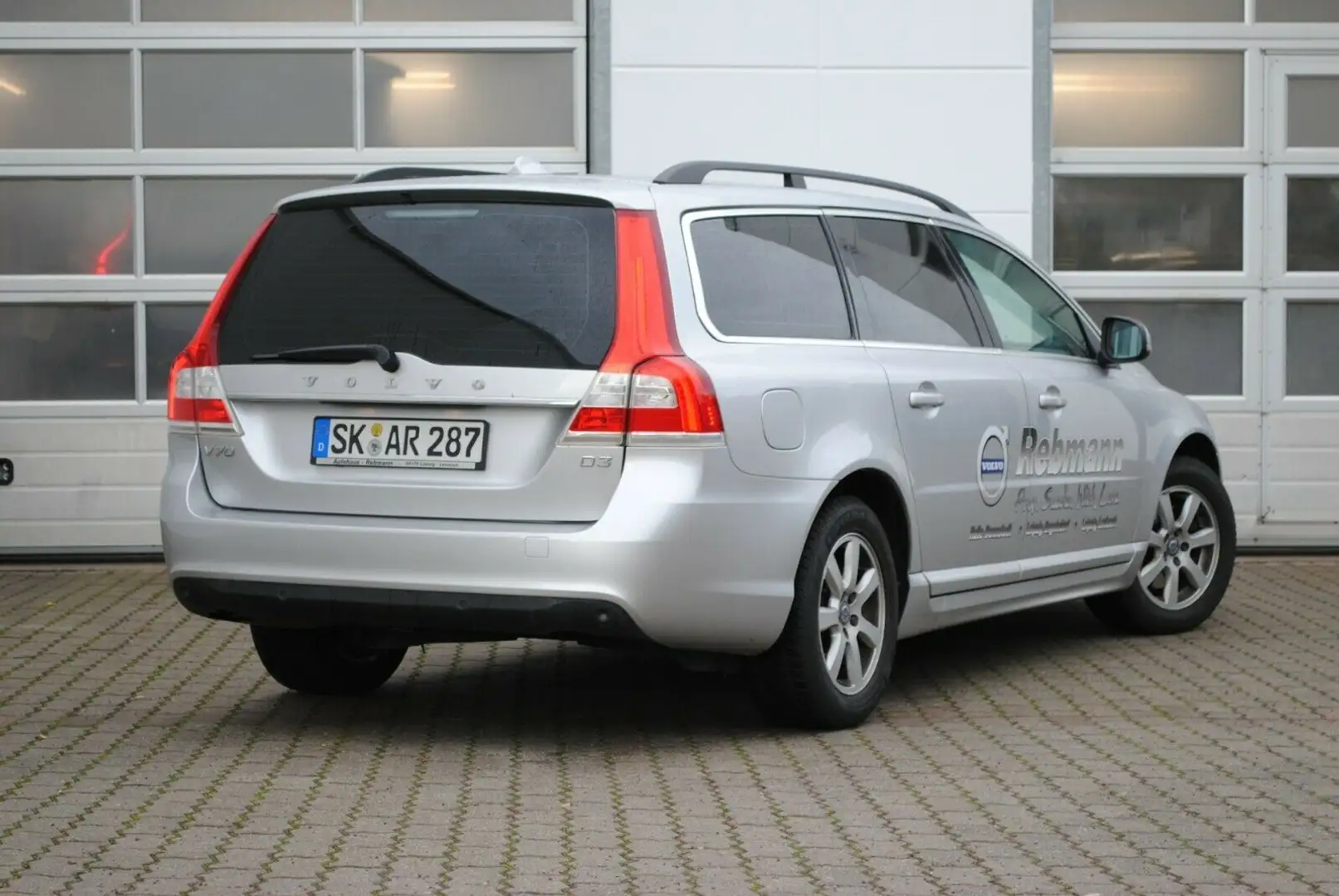 Volvo V70 D3 Linje Classic B-Xenon*Navi*Tempomat Plateado - 2