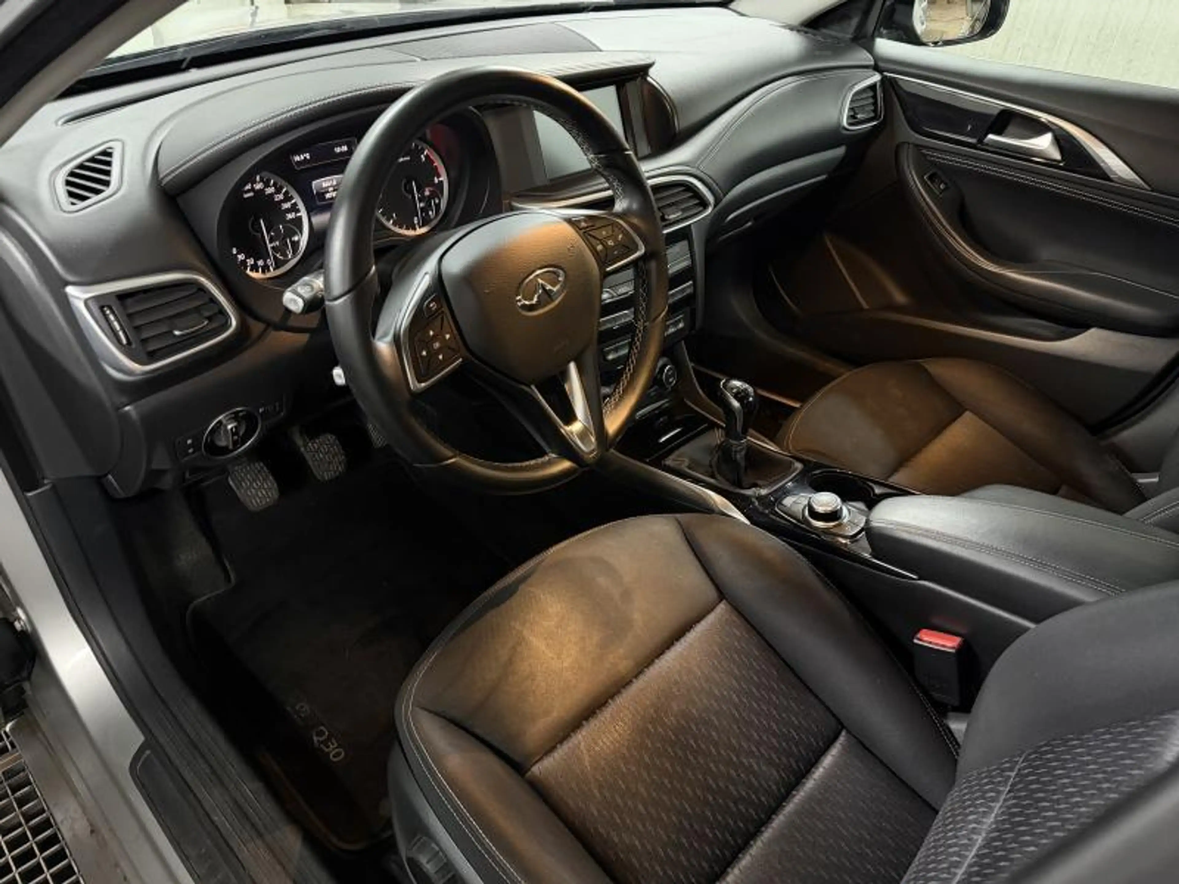Infiniti Q30 — photo 7