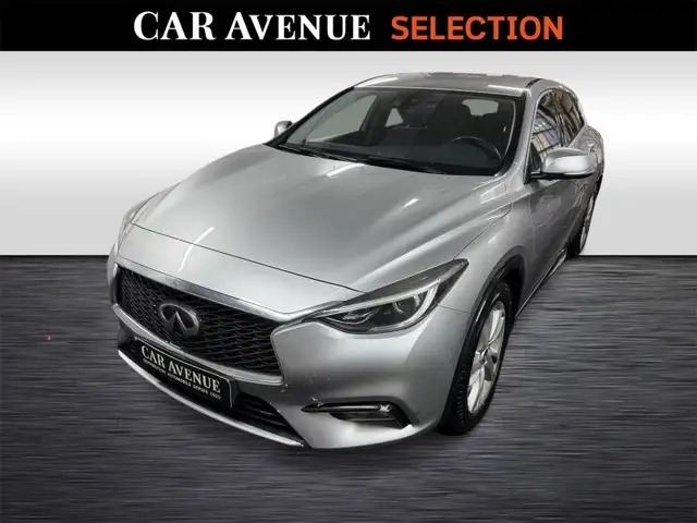 Infiniti Q30 /