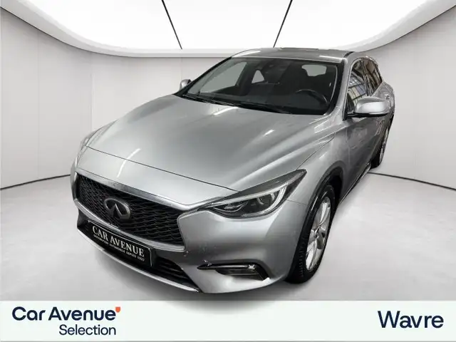 Infiniti Q30 /
