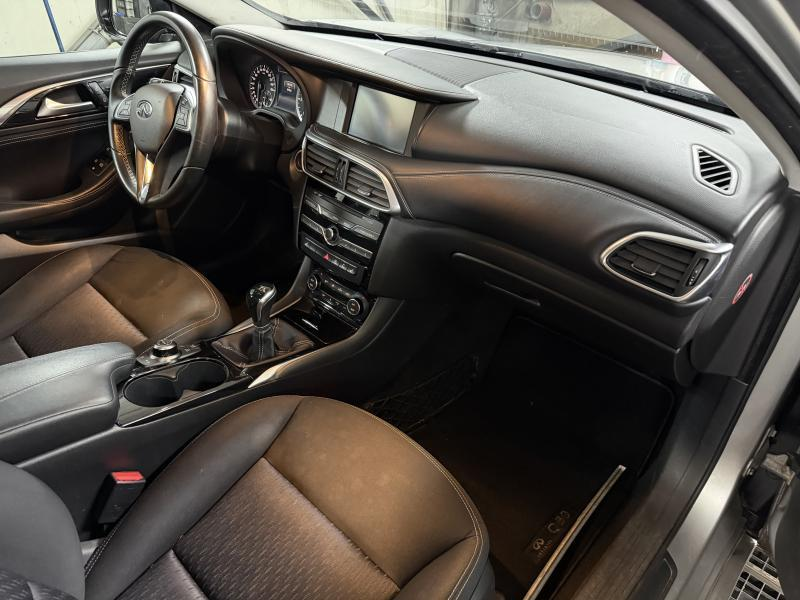Infiniti Q30 — photo 10