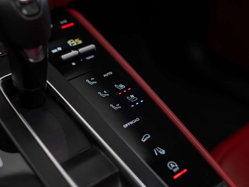 2024 Porsche Macan GTS thumb 21