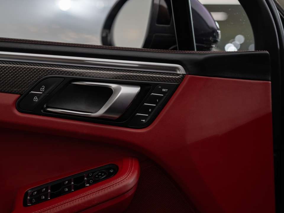 2024 Porsche Macan GTS thumb 16