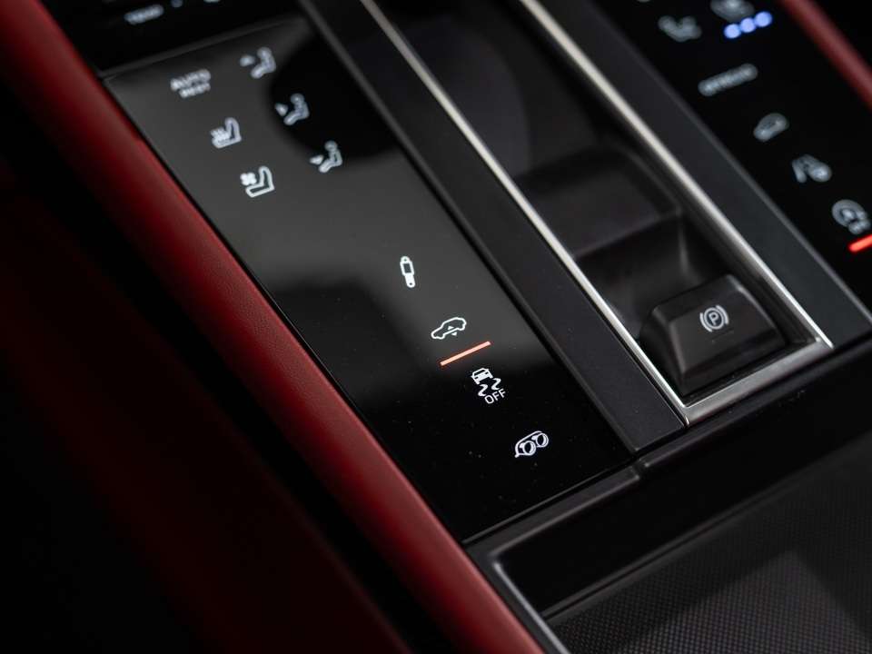 2024 Porsche Macan GTS thumb 22