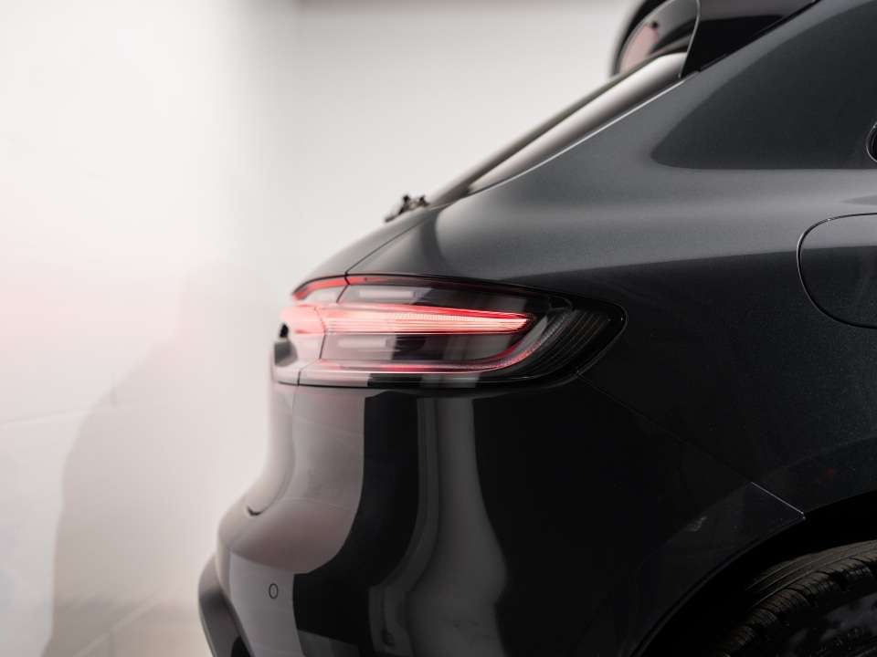2024 Porsche Macan GTS thumb 11