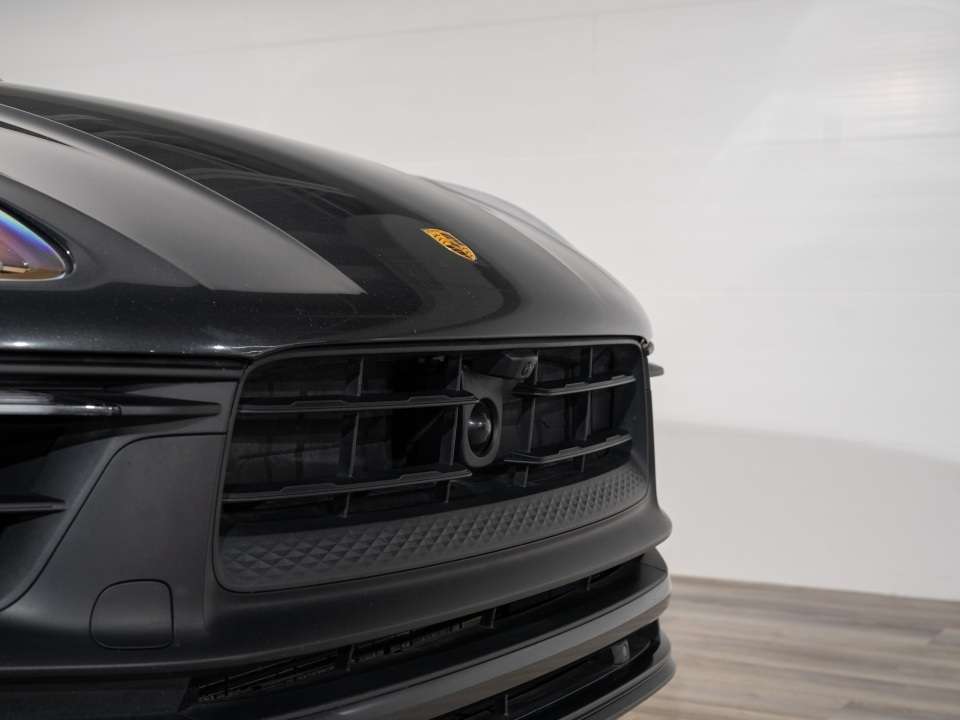 2024 Porsche Macan GTS alt 3