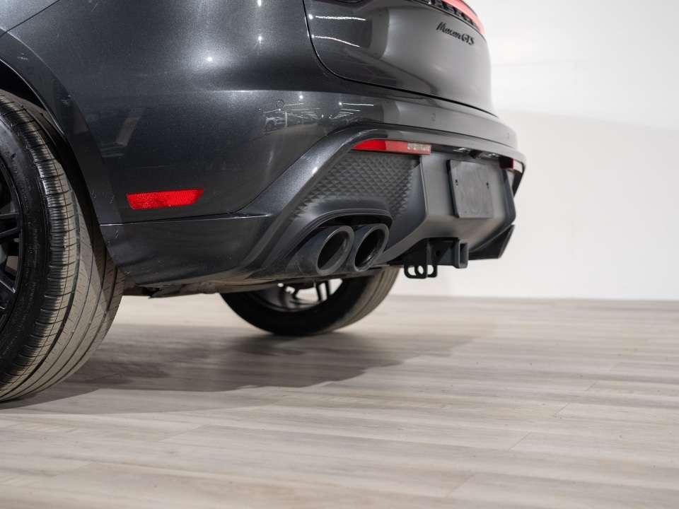 2024 Porsche Macan GTS thumb 10