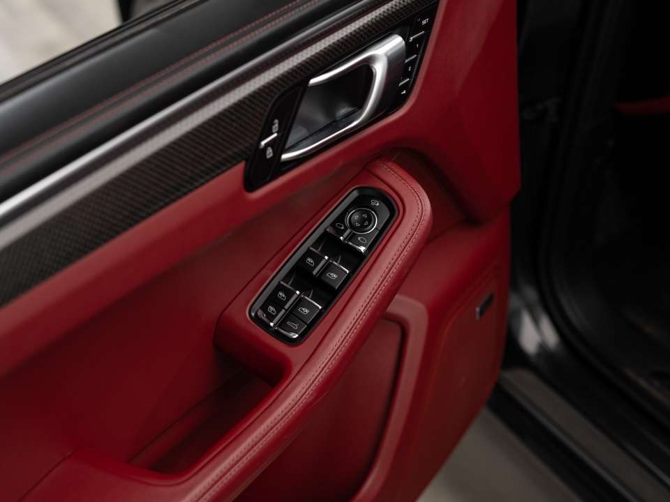 2024 Porsche Macan GTS thumb 15