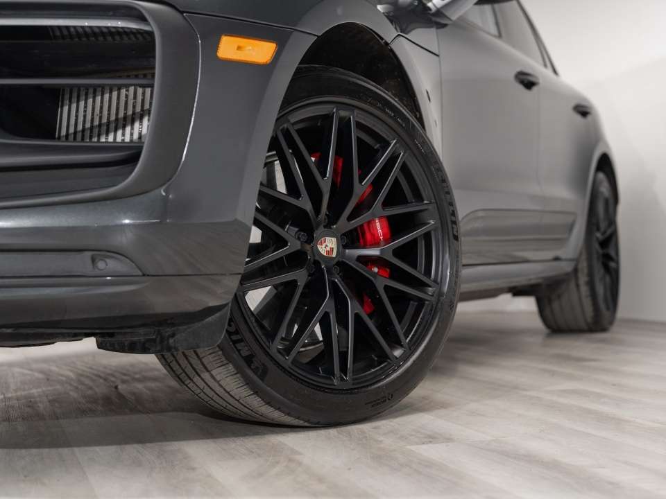 2024 Porsche Macan GTS thumb 6