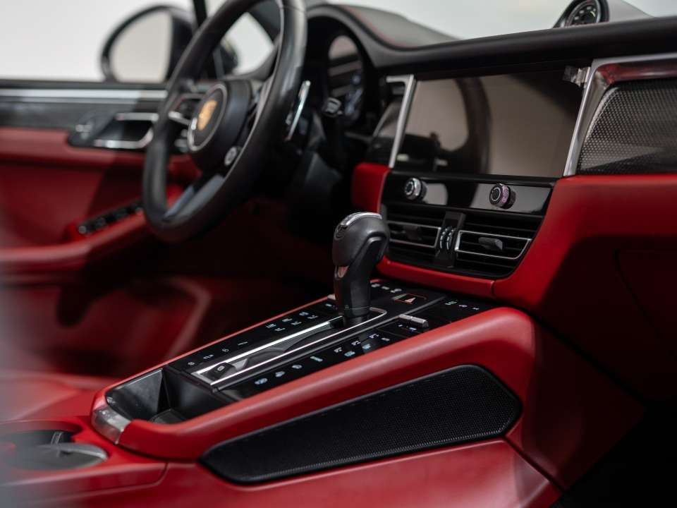 2024 Porsche Macan GTS thumb 24