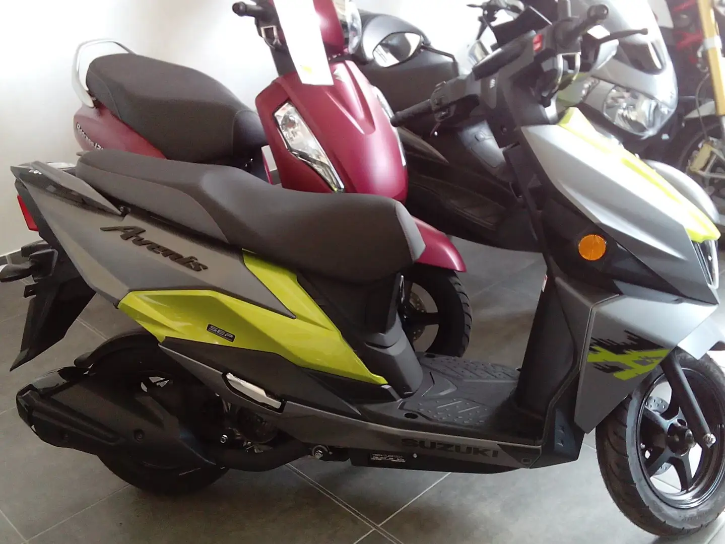 Suzuki Address Avenis 125 bijela - 2