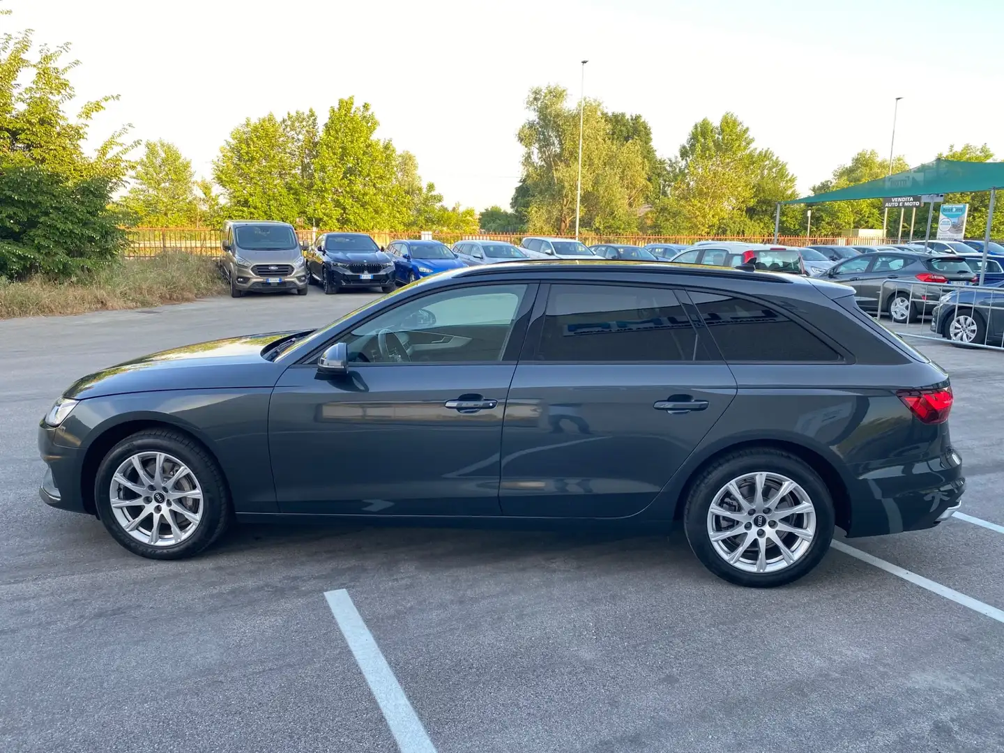 Audi A4 Avant 40 TDI quattro S tronic Business Grigio - 2