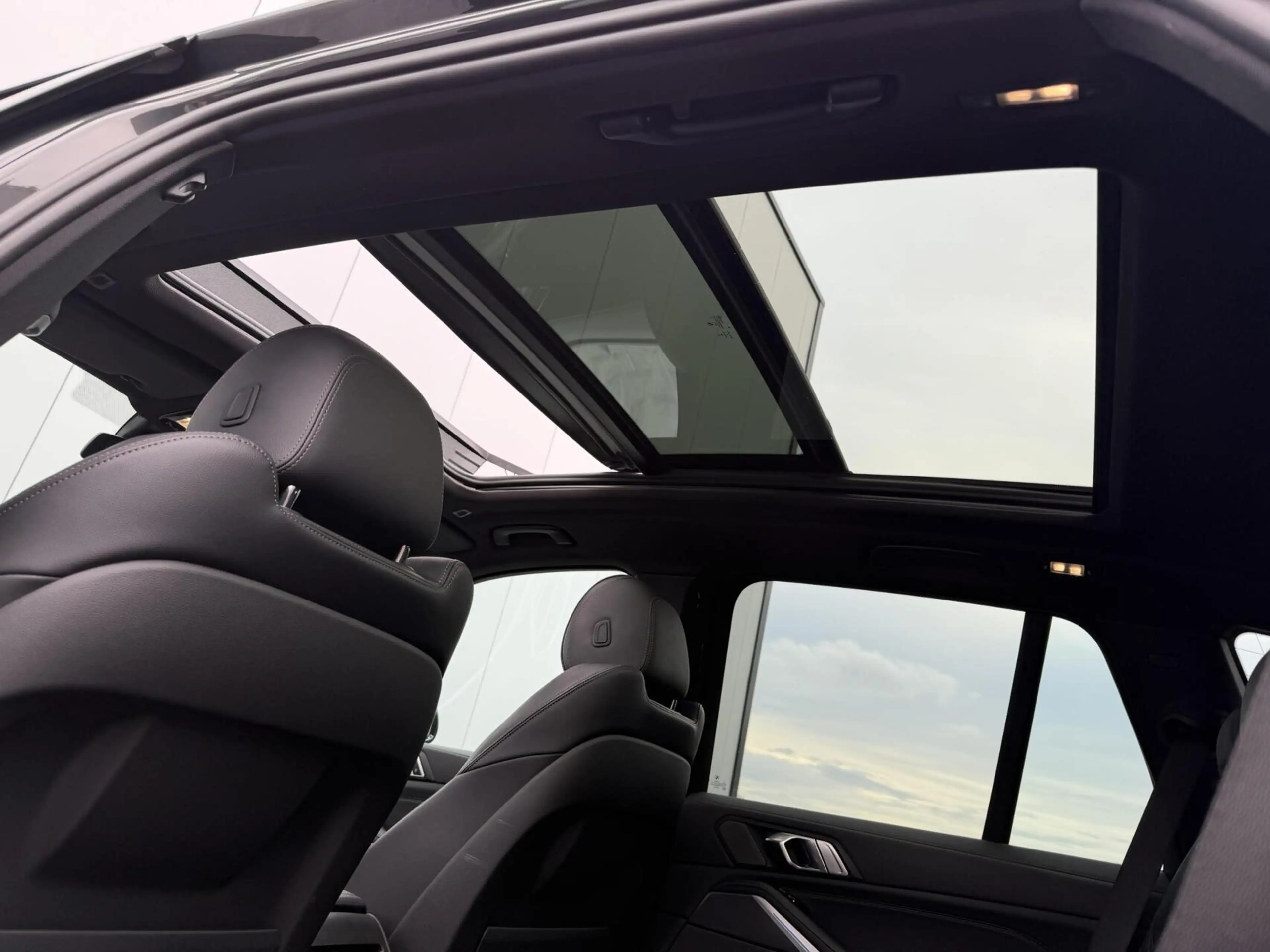 BMW X5 xDrive45e High Executive M-Sport|PANO|HK — photo 13