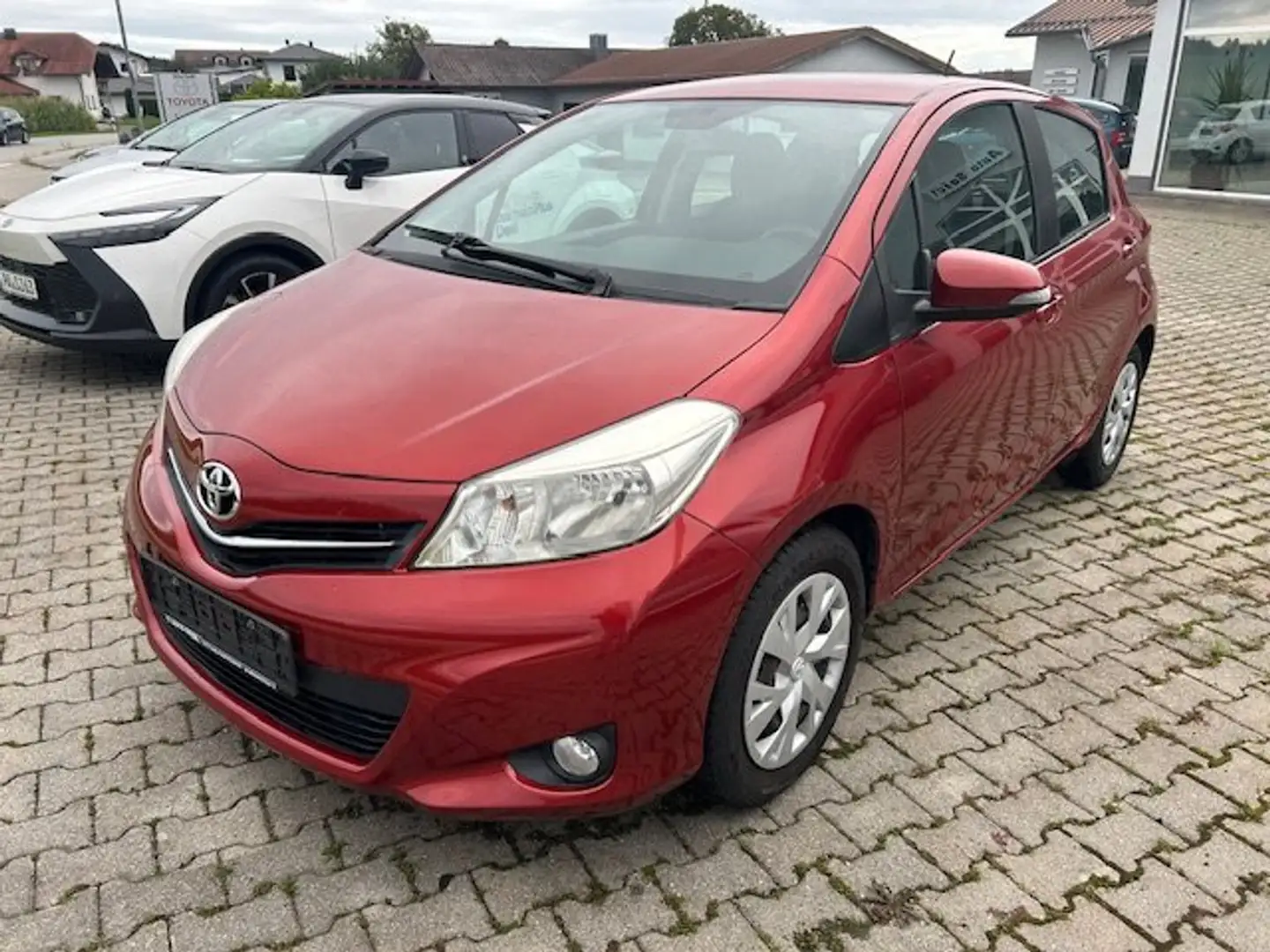 Toyota Yaris 1.0 VVT-i Cool 5türer Klima, NSW, ZV, e.FH, CD Rot - 1
