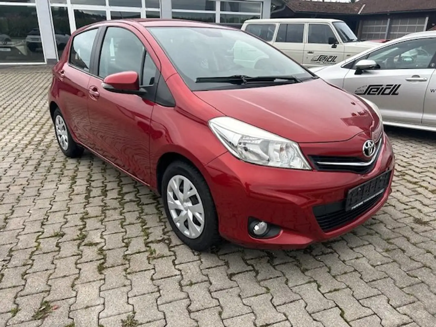 Toyota Yaris 1.0 VVT-i Cool 5türer Klima, NSW, ZV, e.FH, CD Rot - 2