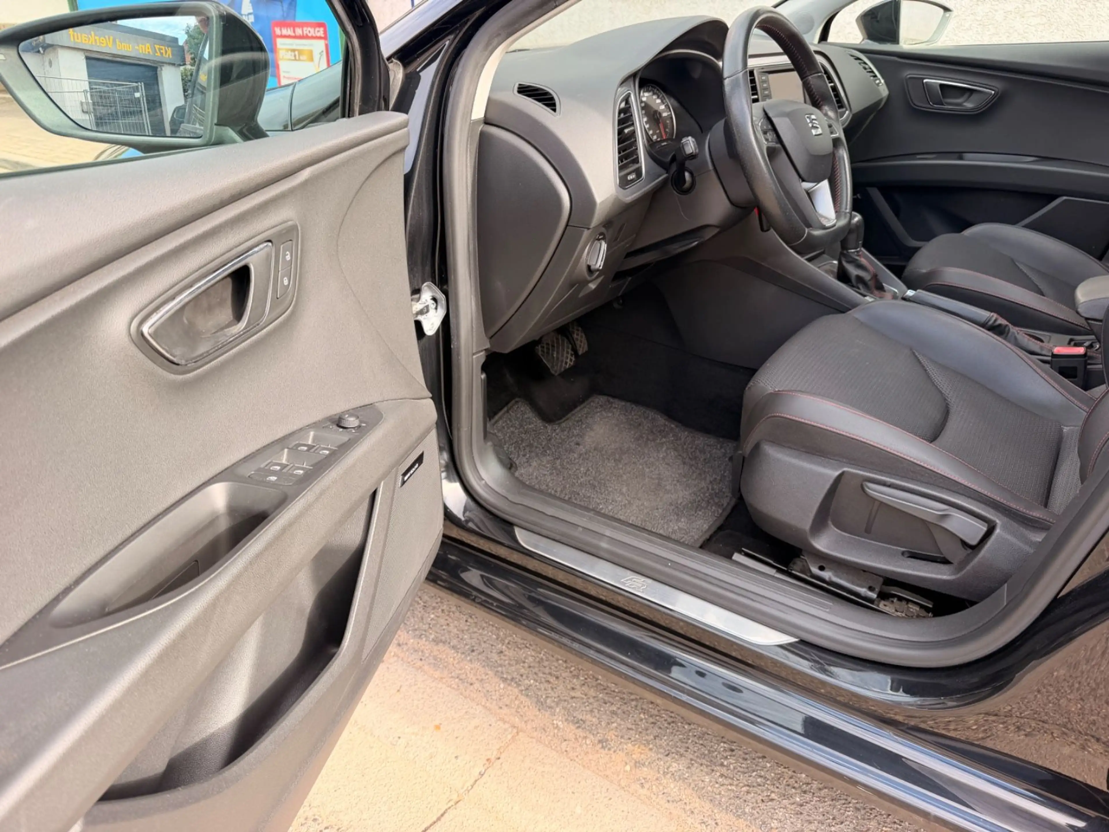 SEAT Leon ST FR 2.0 TDI DSG Top Zustand — photo 12