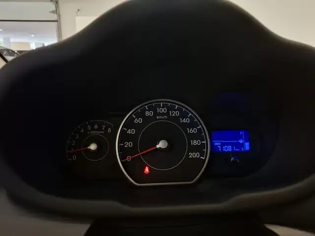 Hyundai i10 view 13