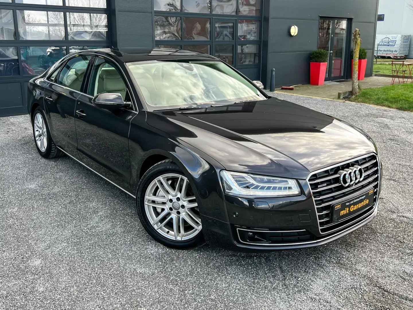 Audi A8 4.0 TFSI quattro Bose Matrix-LED ACC Night Šedá - 2