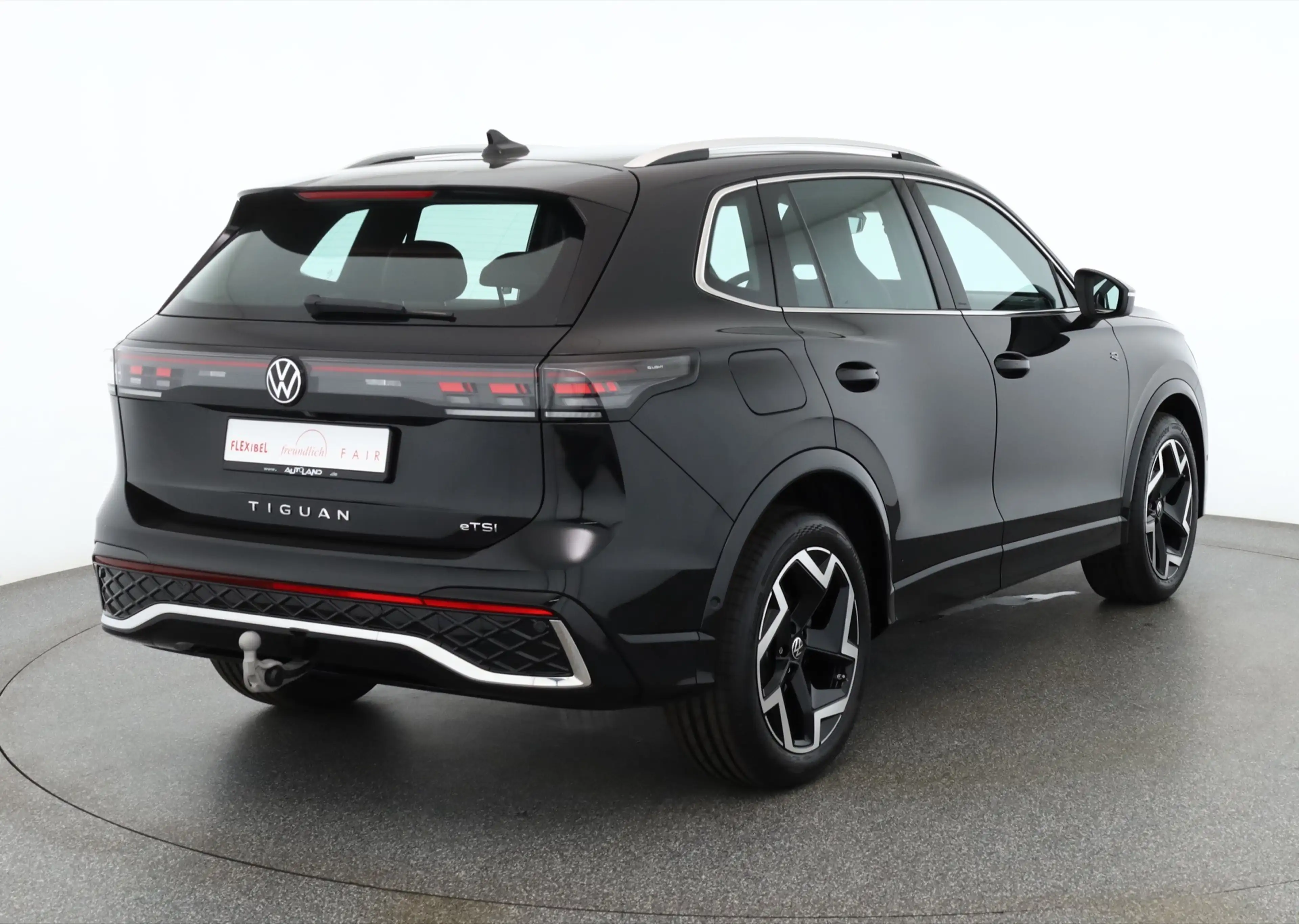 Volkswagen Tiguan 1.5 eTSI R-Line DSG Matrix 360° AHK — photo 5