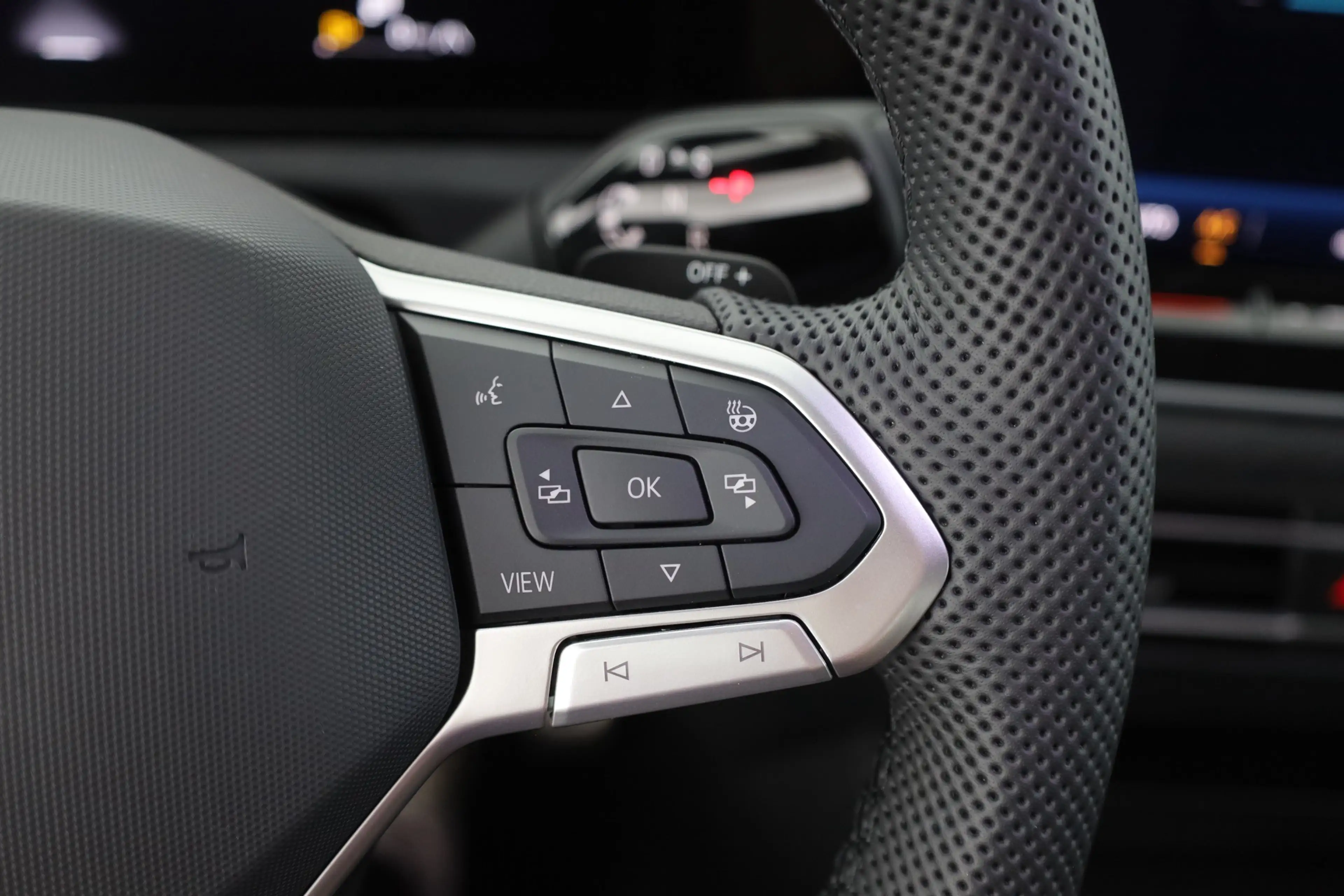 Volkswagen Tiguan 1.5 eTSI R-Line DSG Matrix 360° AHK — photo 13