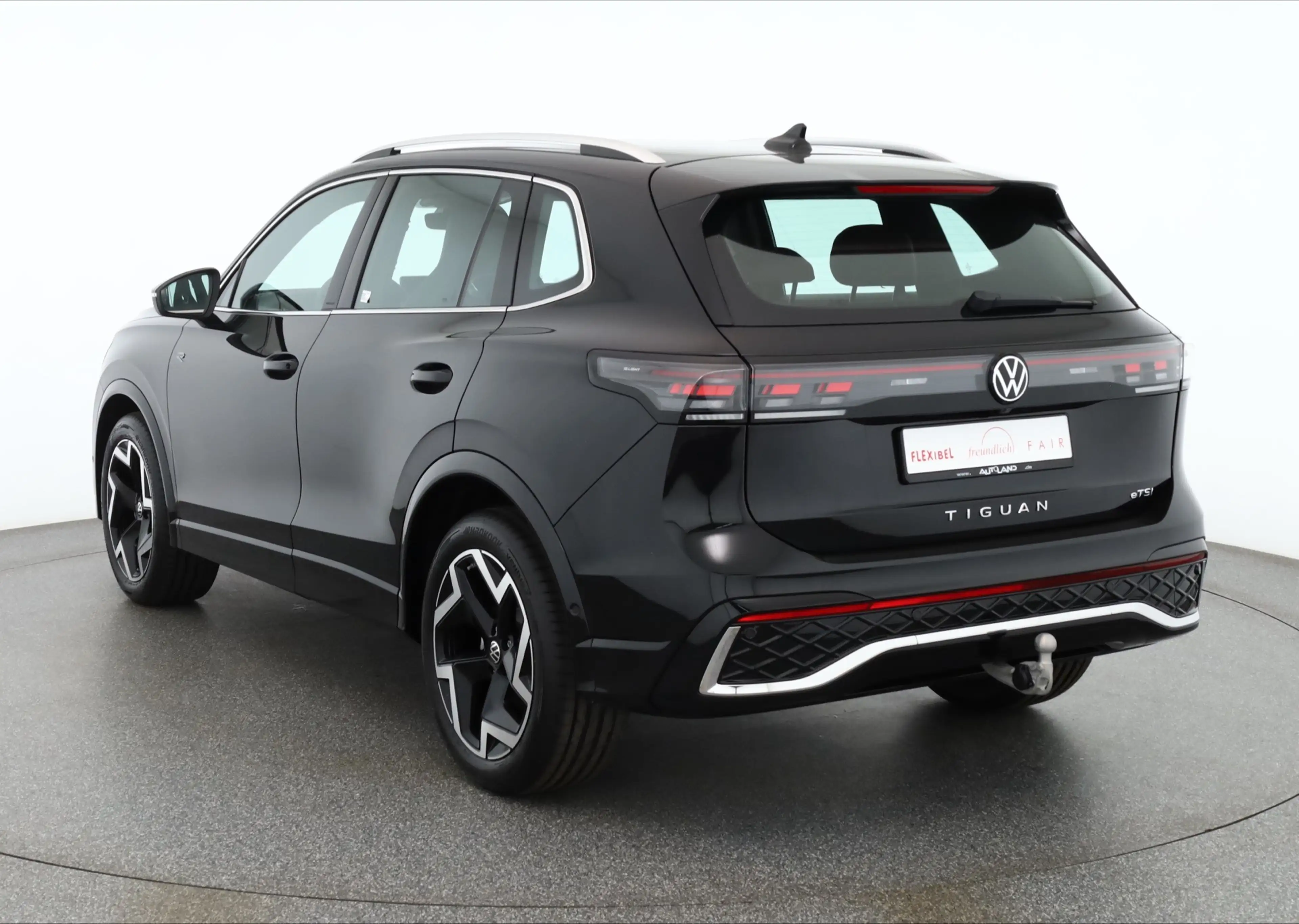 Volkswagen Tiguan 1.5 eTSI R-Line DSG Matrix 360° AHK — photo 3