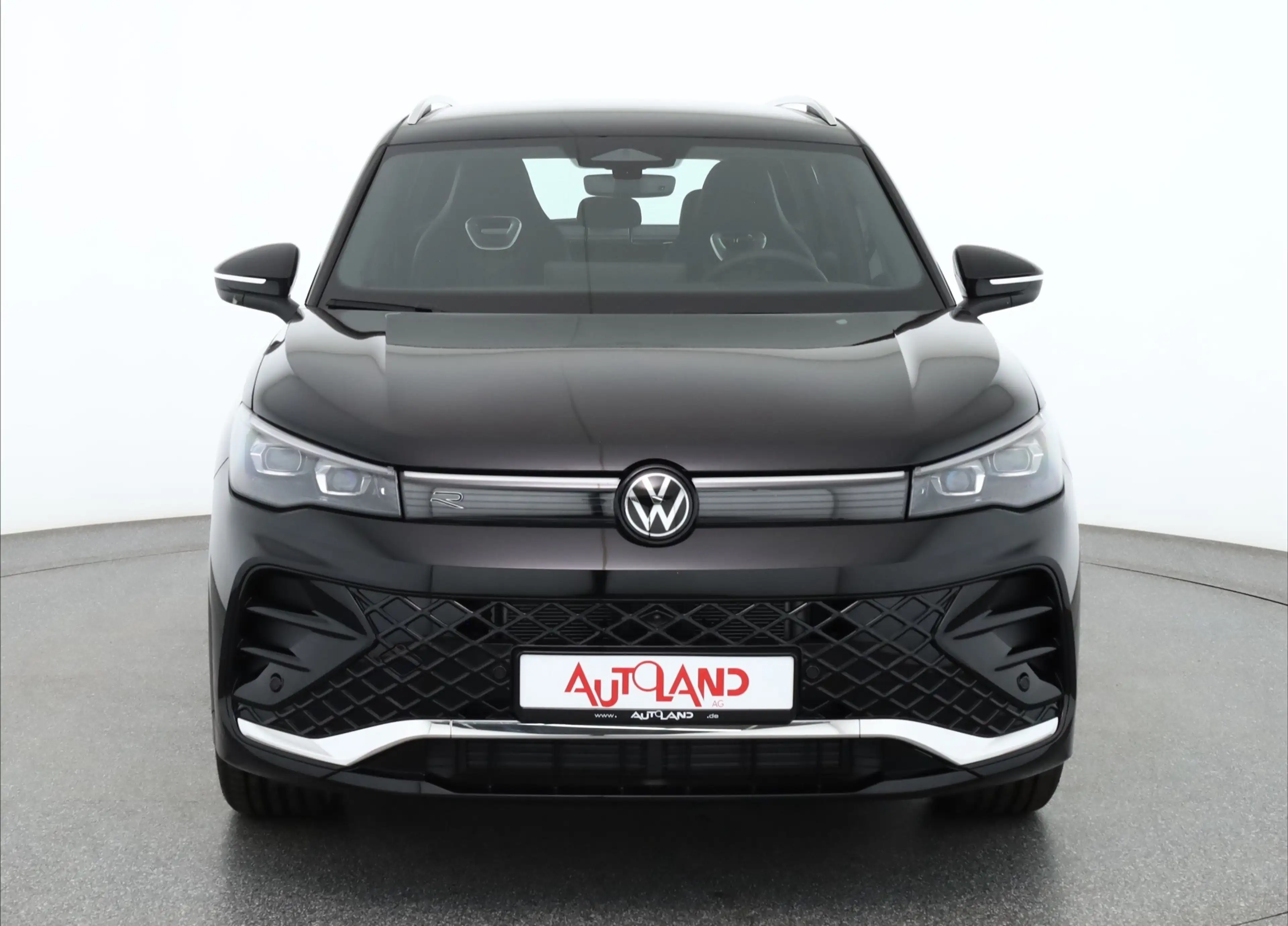 Volkswagen Tiguan 1.5 eTSI R-Line DSG Matrix 360° AHK — photo 8