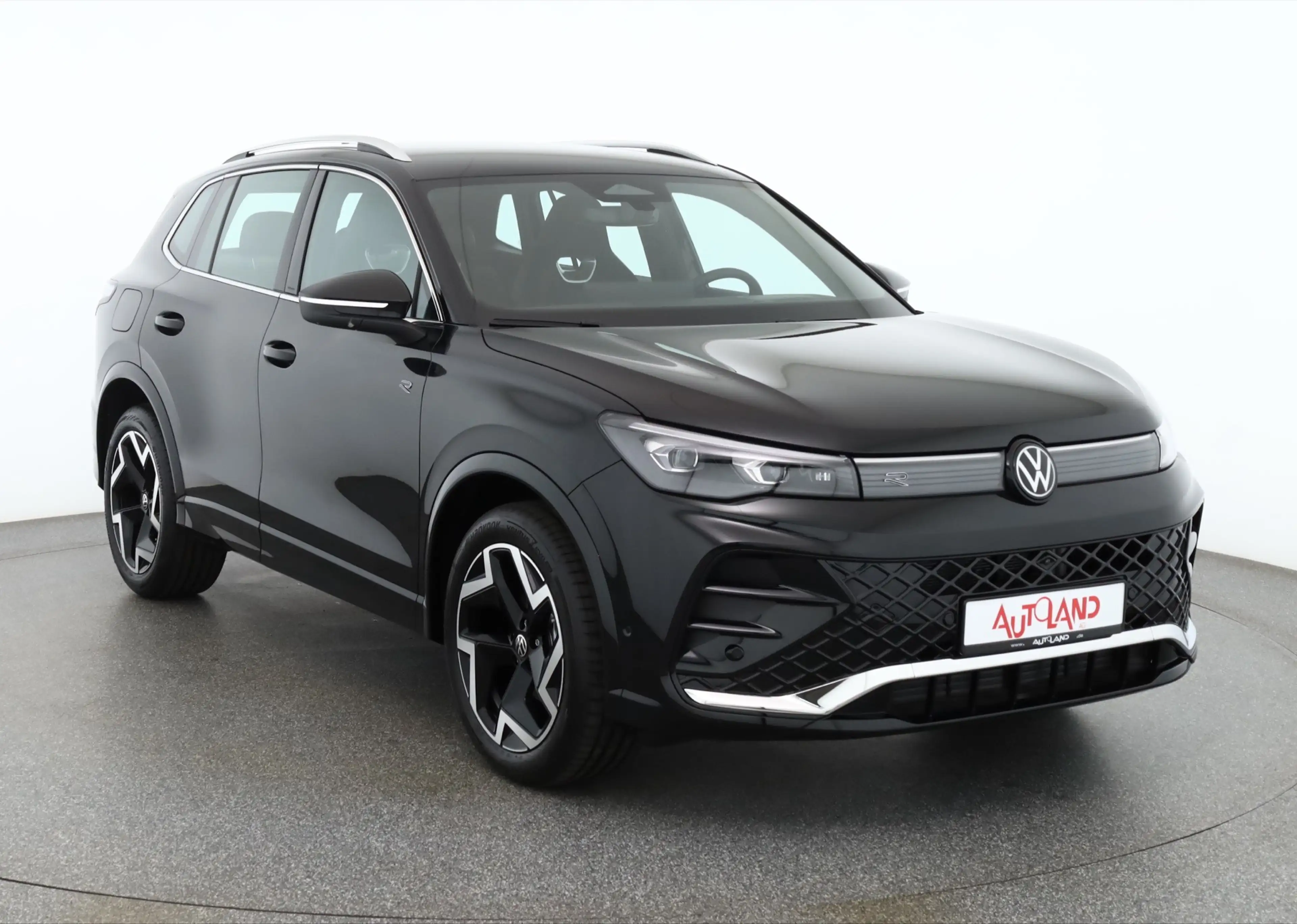 Volkswagen Tiguan 1.5 eTSI R-Line DSG Matrix 360° AHK — photo 7