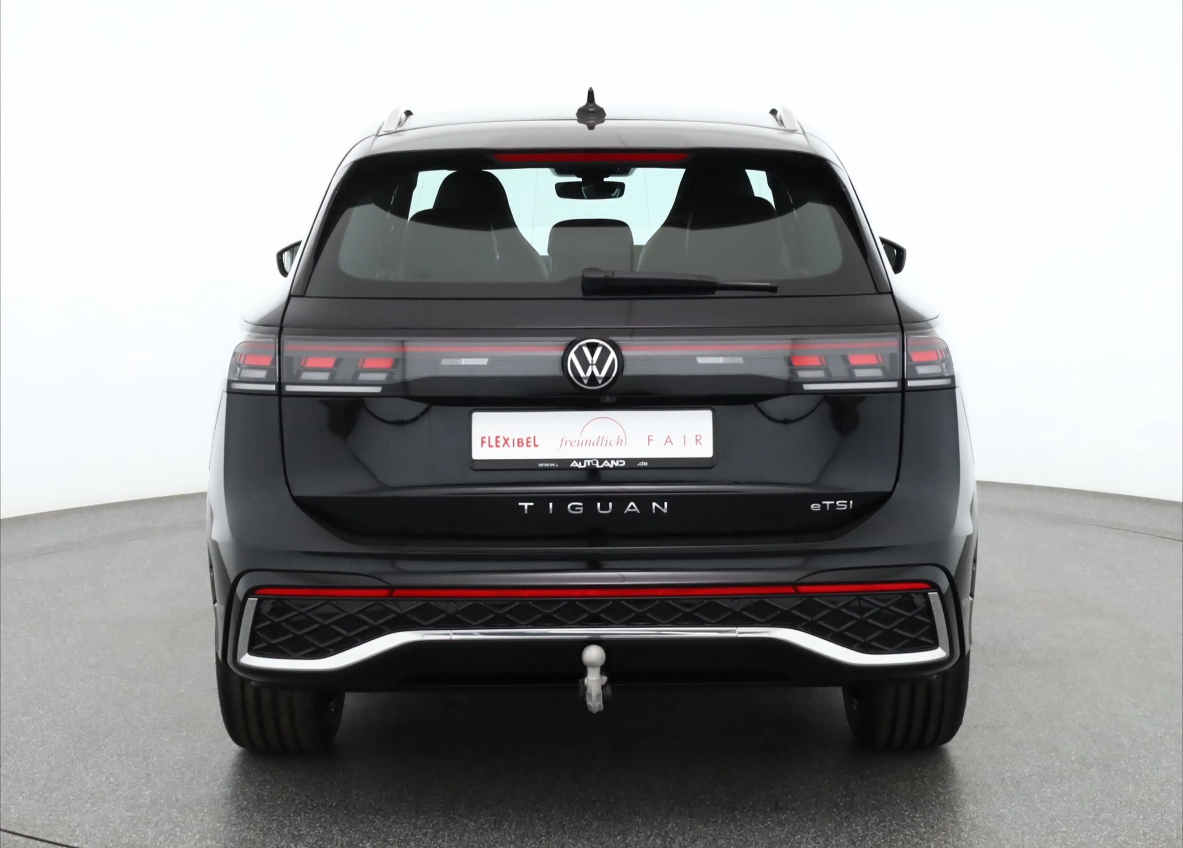 Volkswagen Tiguan 1.5 eTSI R-Line DSG Matrix 360° AHK — photo 4
