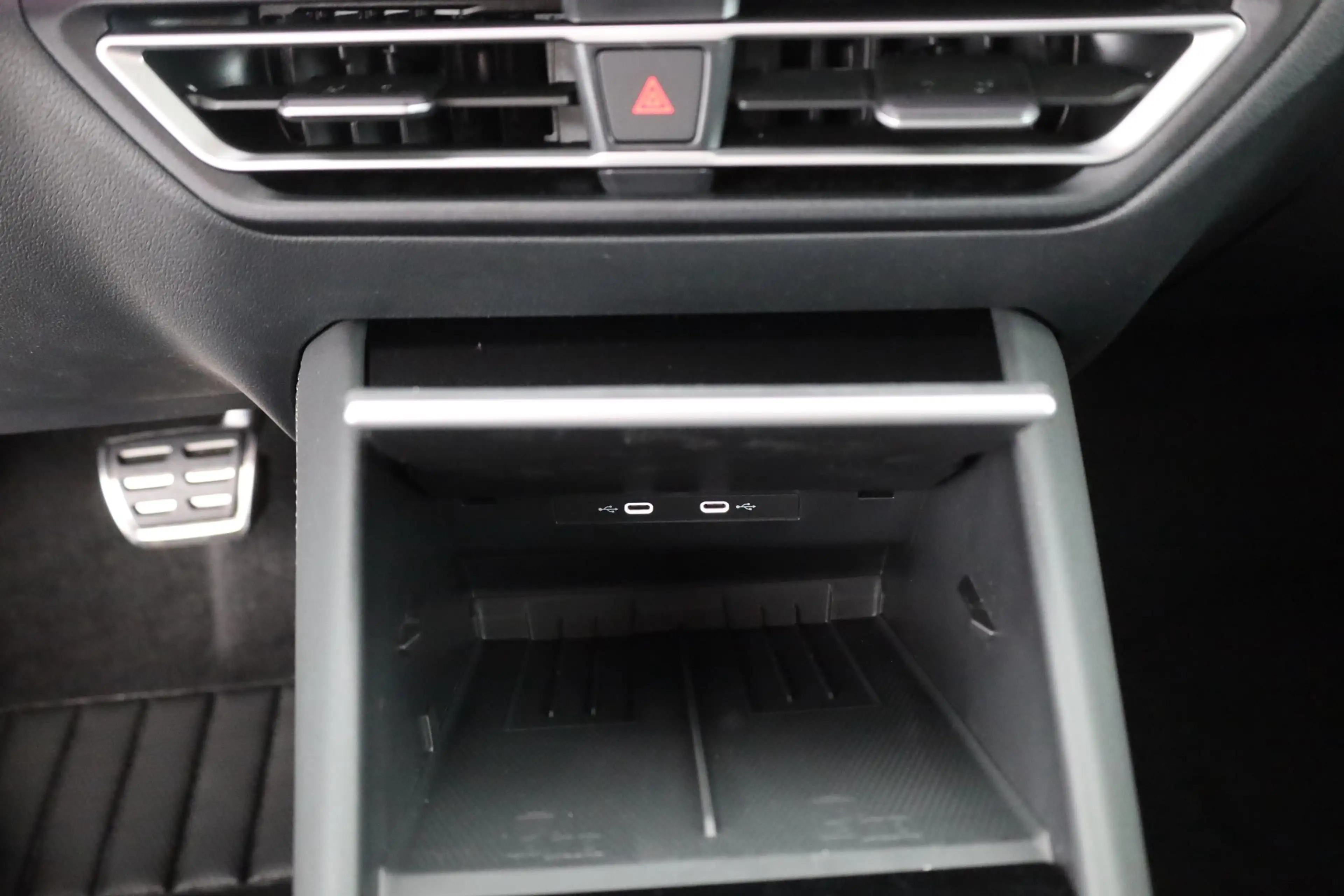 Volkswagen Tiguan 1.5 eTSI R-Line DSG Matrix 360° AHK — photo 15