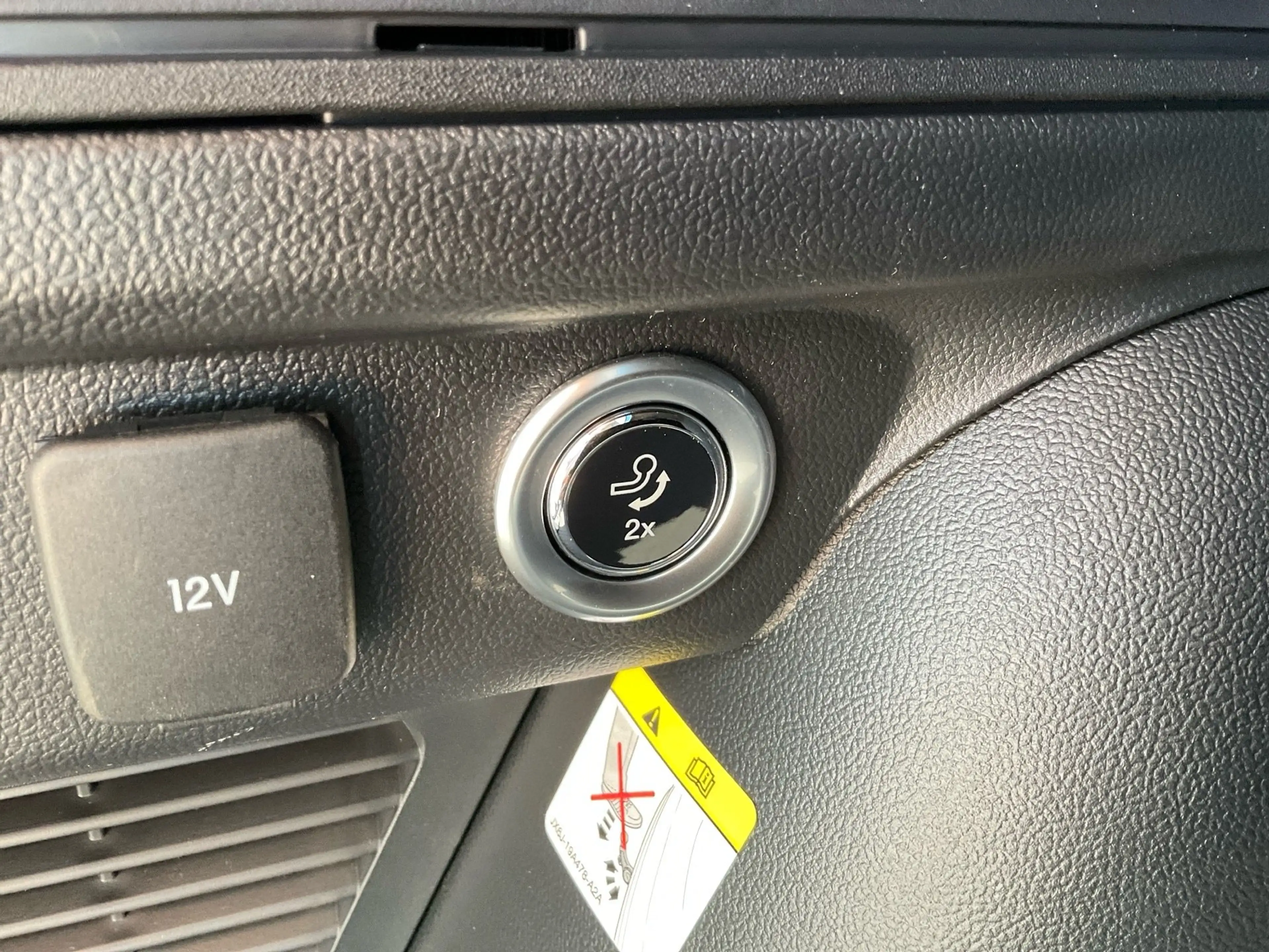 Ford Kuga ST-Line 150PS M6 — photo 15