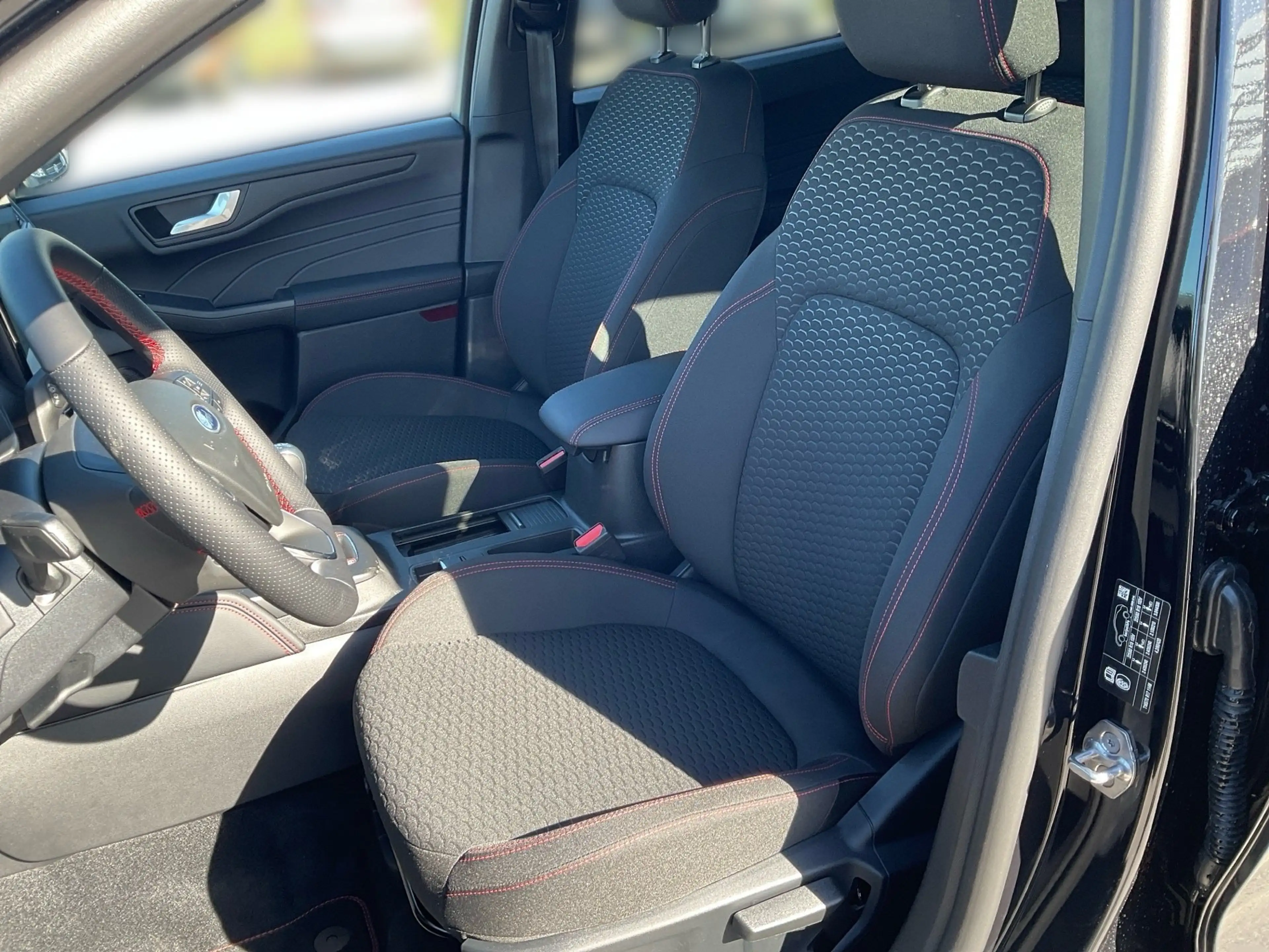 Ford Kuga ST-Line 150PS M6 — photo 12