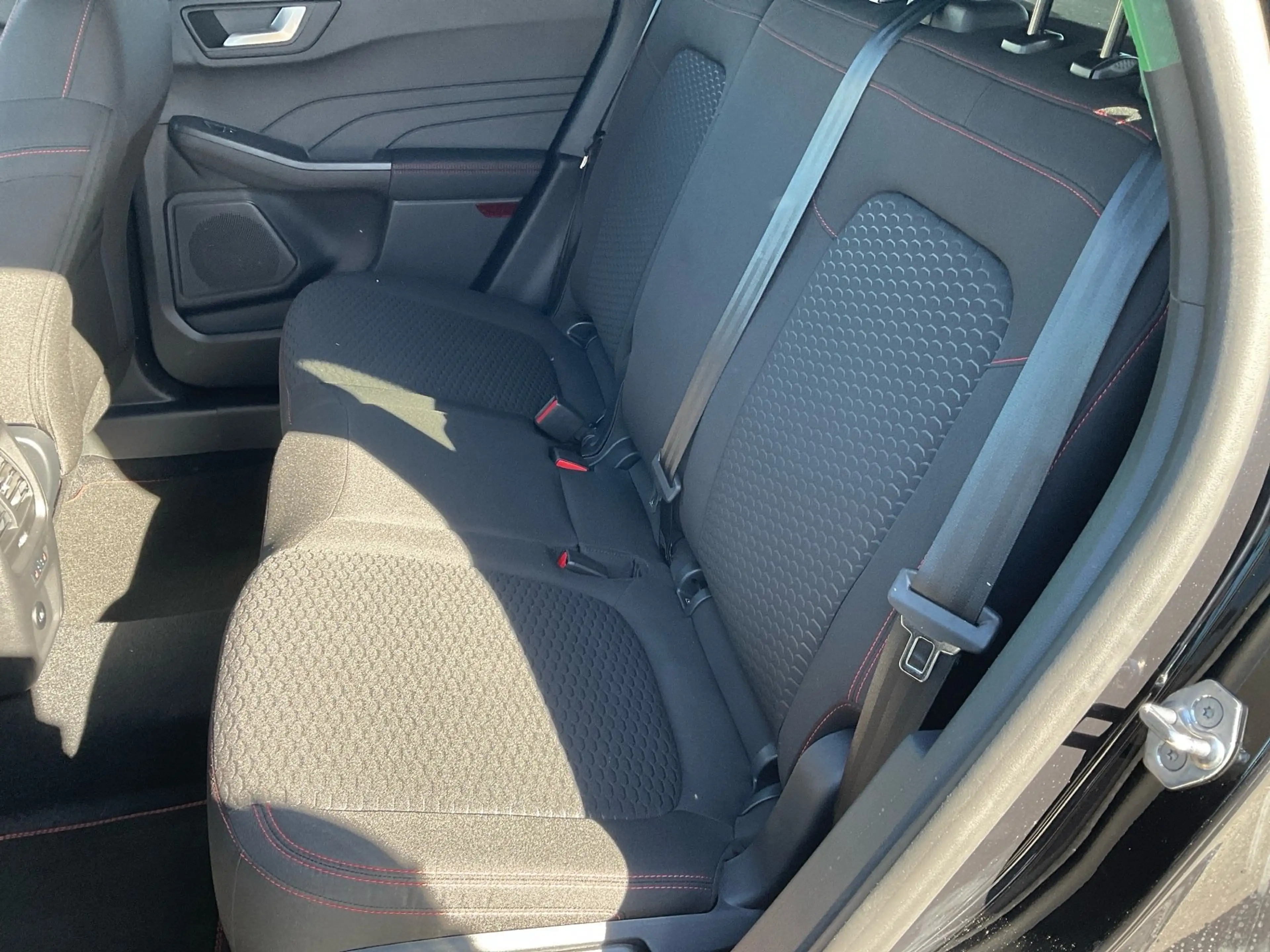 Ford Kuga ST-Line 150PS M6 — photo 13