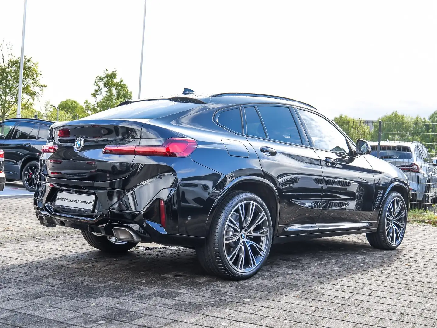 BMW X4 xDrive30d M Sport PANO AHK RFK NAVI LED DAB Schwarz - 2