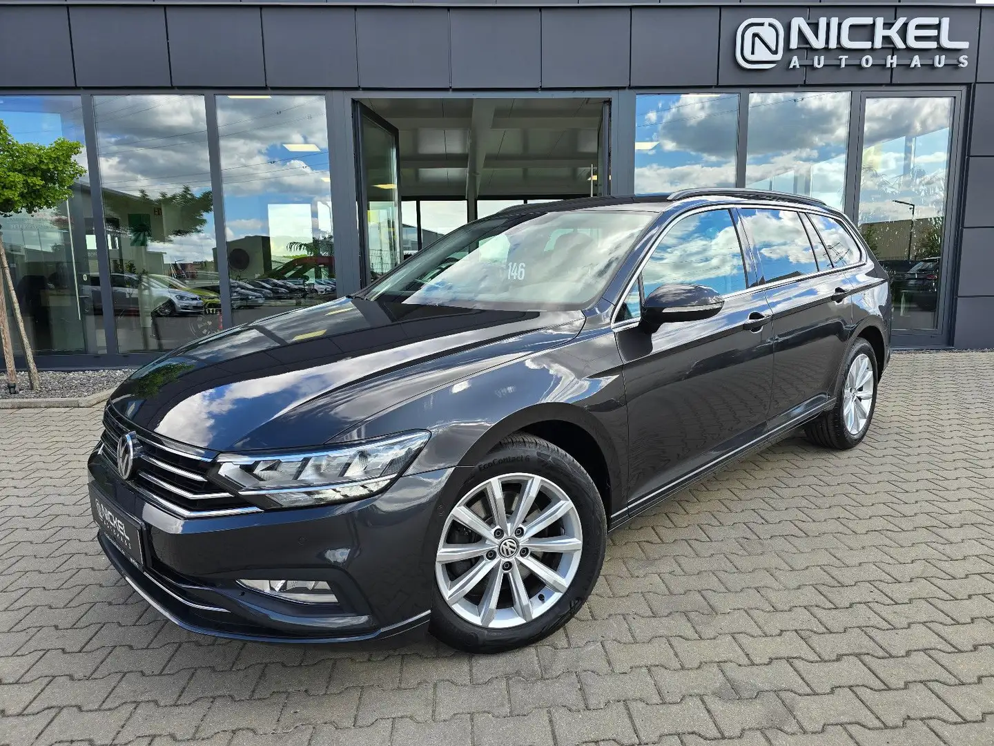 Volkswagen Passat Variant Elegance*Leder*Led*Kamera*Voll* Grau - 1