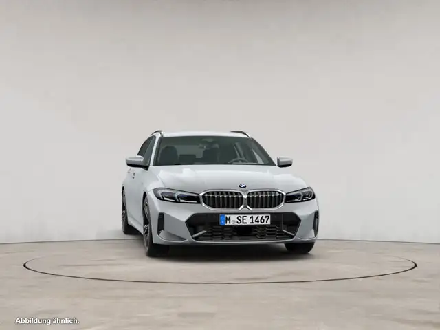 BMW 3 Series view 10