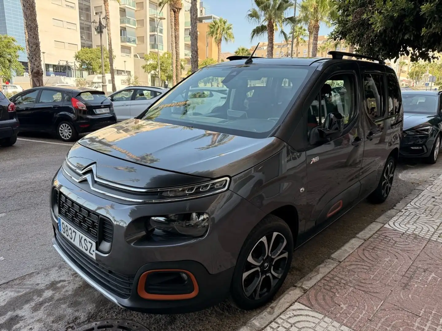 Citroen Berlingo Combi BlueHDi S&S Talla M Shine 130 Gris - 1