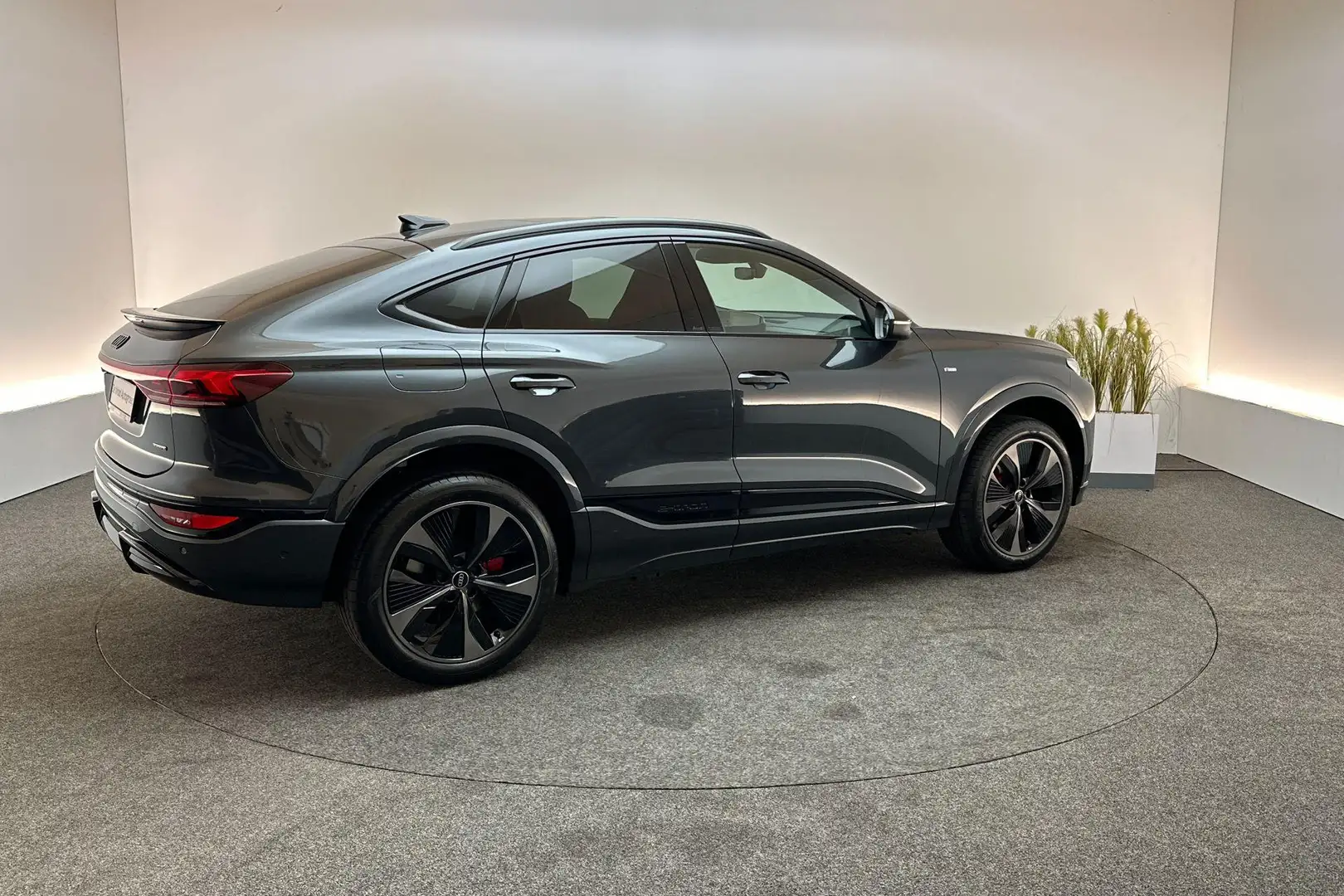 Audi Q6 e-tron S edition 100 KWh Szary - 2