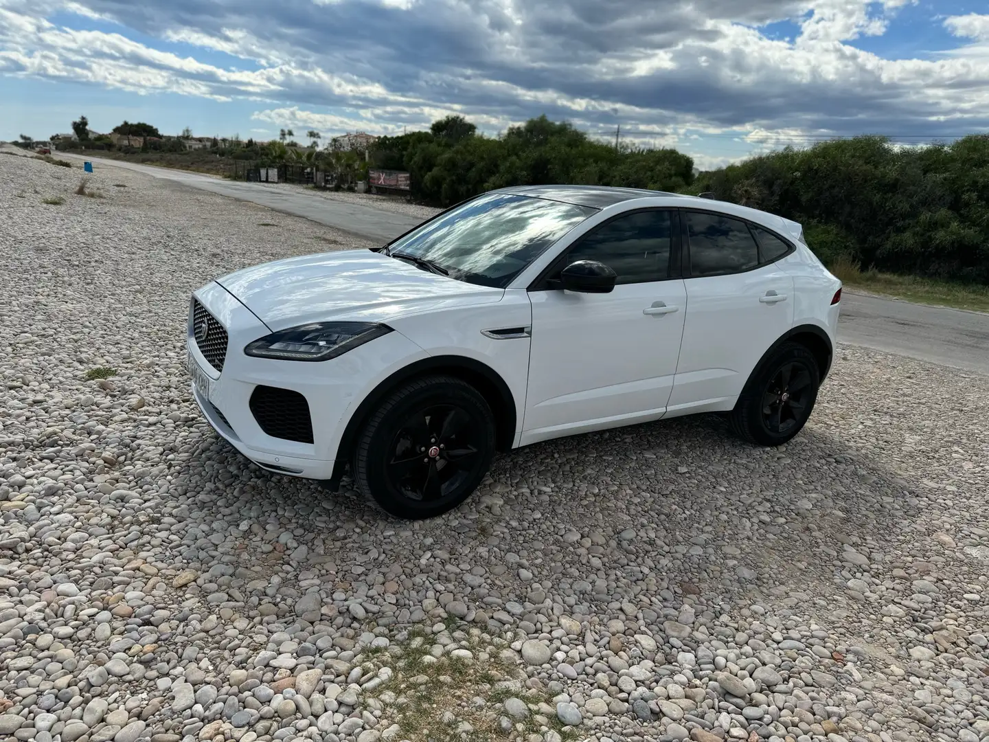 Jaguar E-Pace 2.0D I4 R-Dynamic Base AWD 150 - 1
