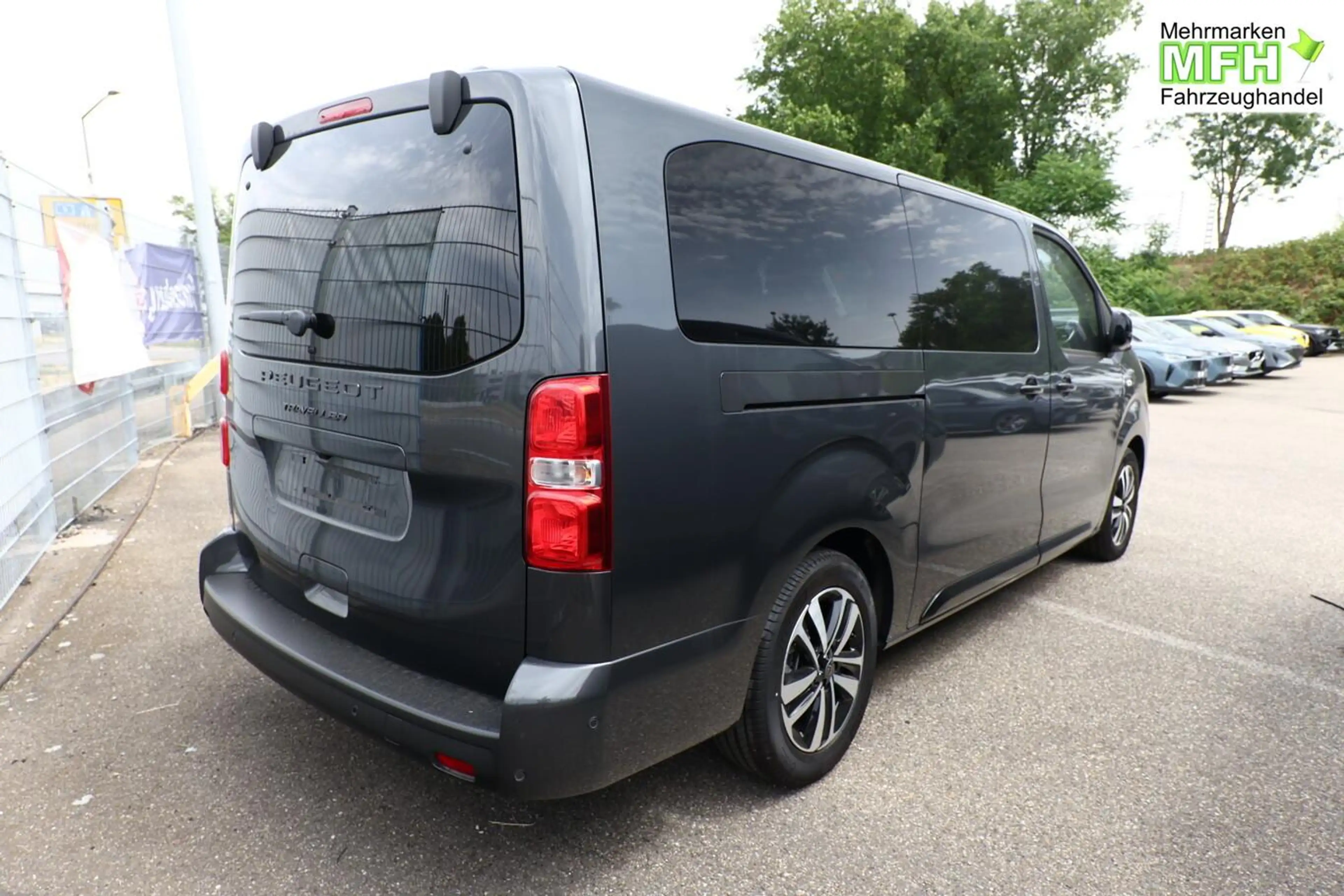 Peugeot Traveller 180 EAT8 Allure L3 Pano Nav AHK StHz 130 kW (17... — photo 2