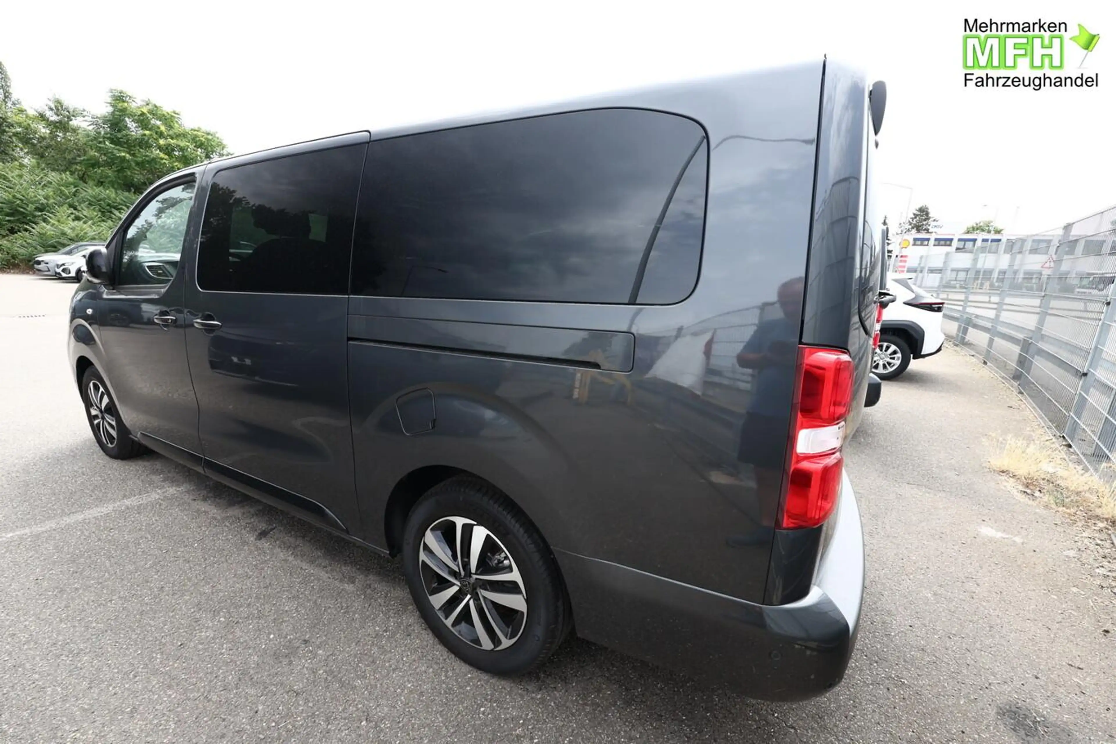 Peugeot Traveller 180 EAT8 Allure L3 Pano Nav AHK StHz 130 kW (17... — photo 3