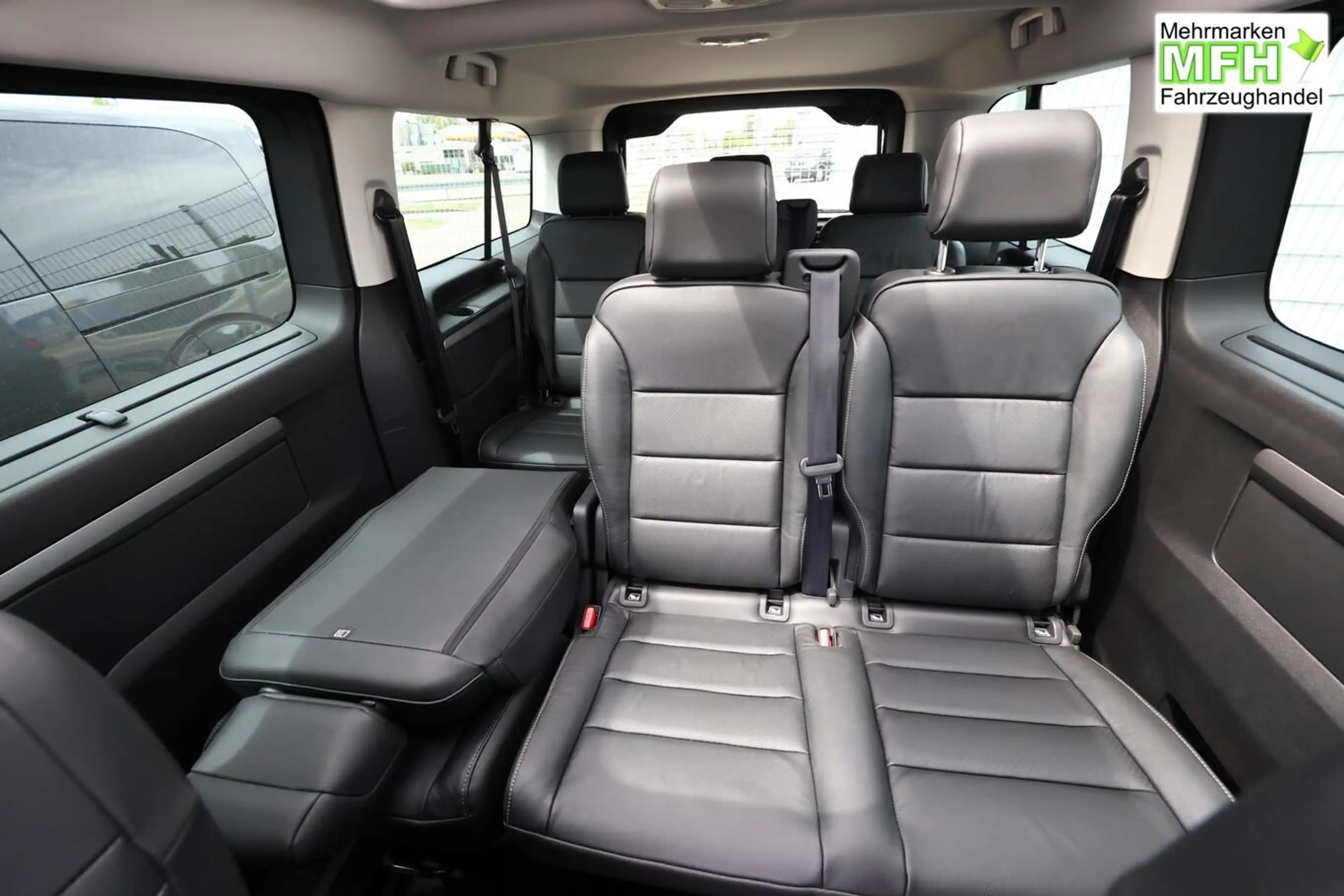 Peugeot Traveller 180 EAT8 Allure L3 Pano Nav AHK StHz 130 kW (17... — photo 9