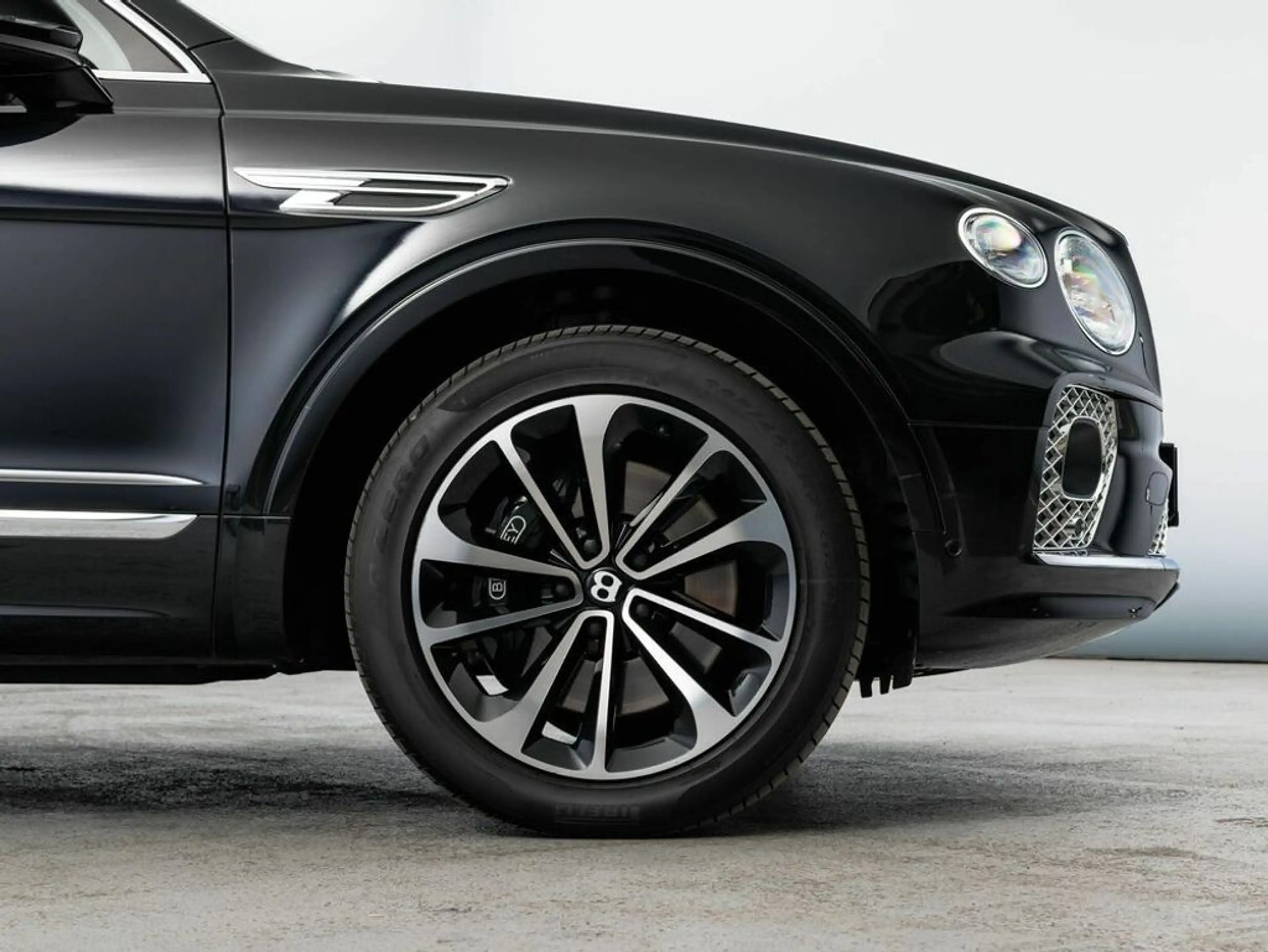 Bentley Bentayga V6 Hybrid — photo 8