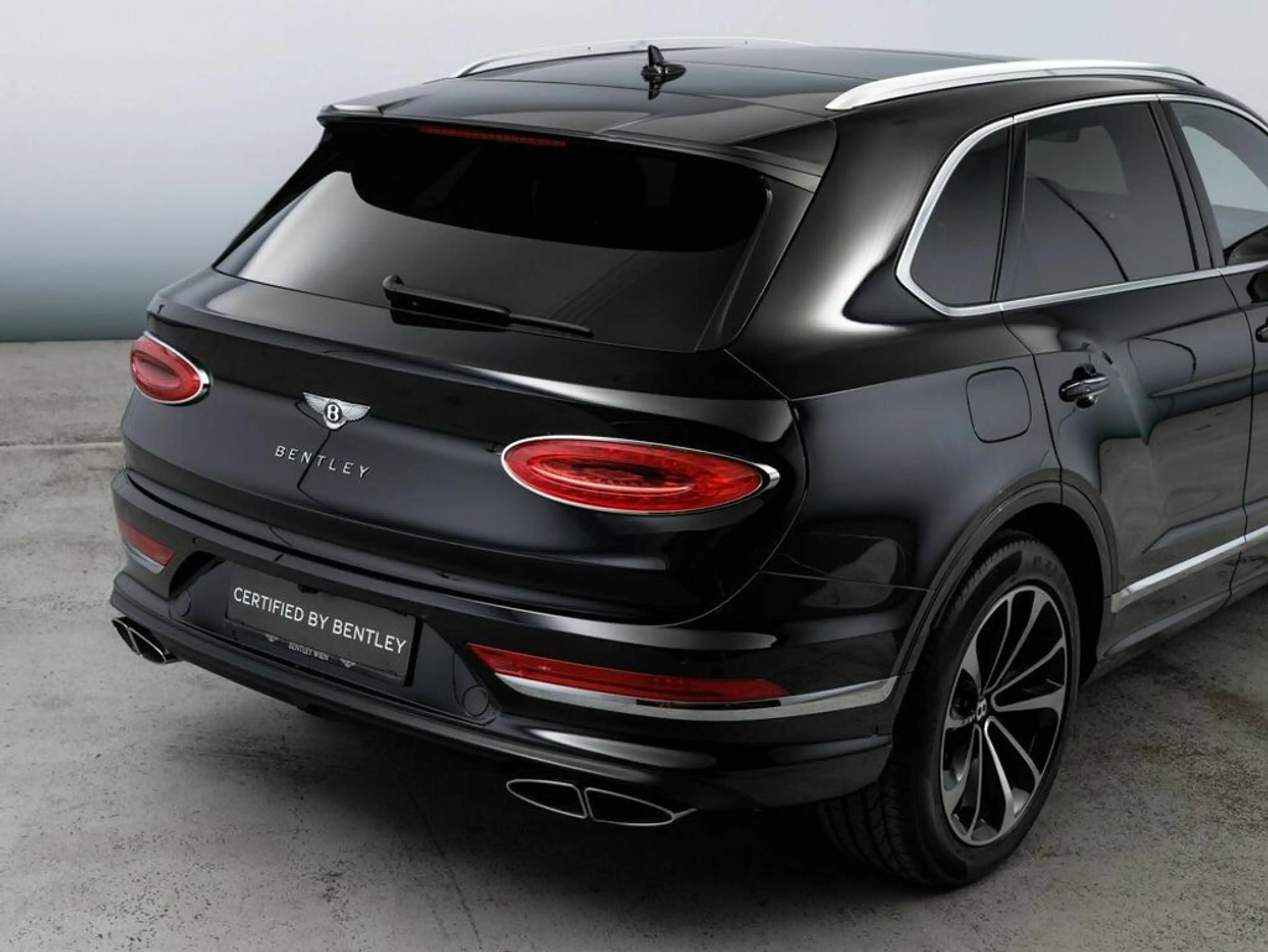 Bentley Bentayga V6 Hybrid — photo 5