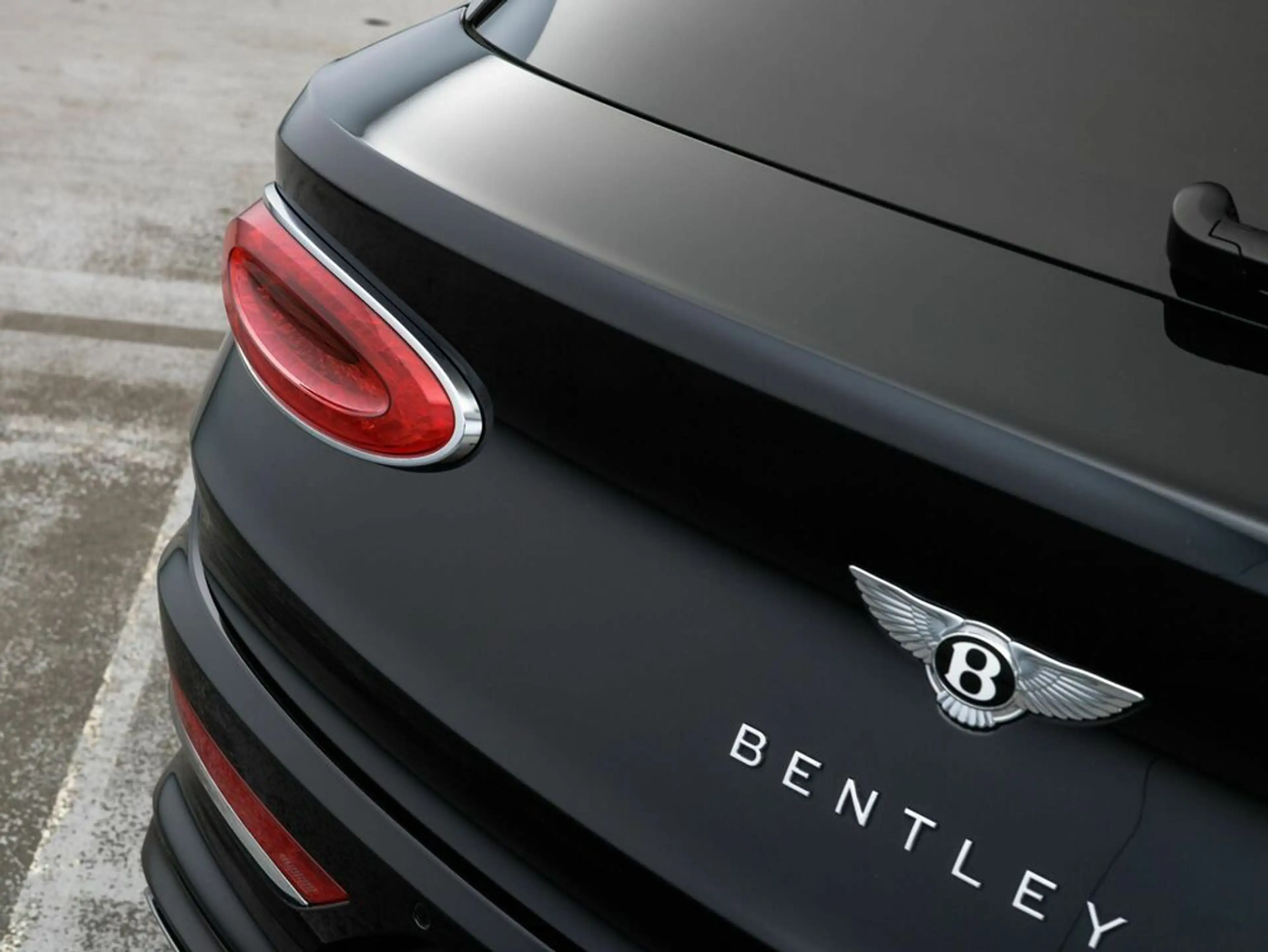 Bentley Bentayga V6 Hybrid — photo 15