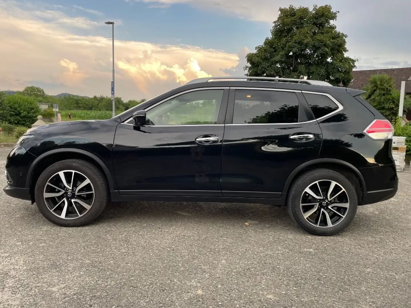 Nissan X-Trail X-Trail 1.6 dCi Tekna Schwarz - 1