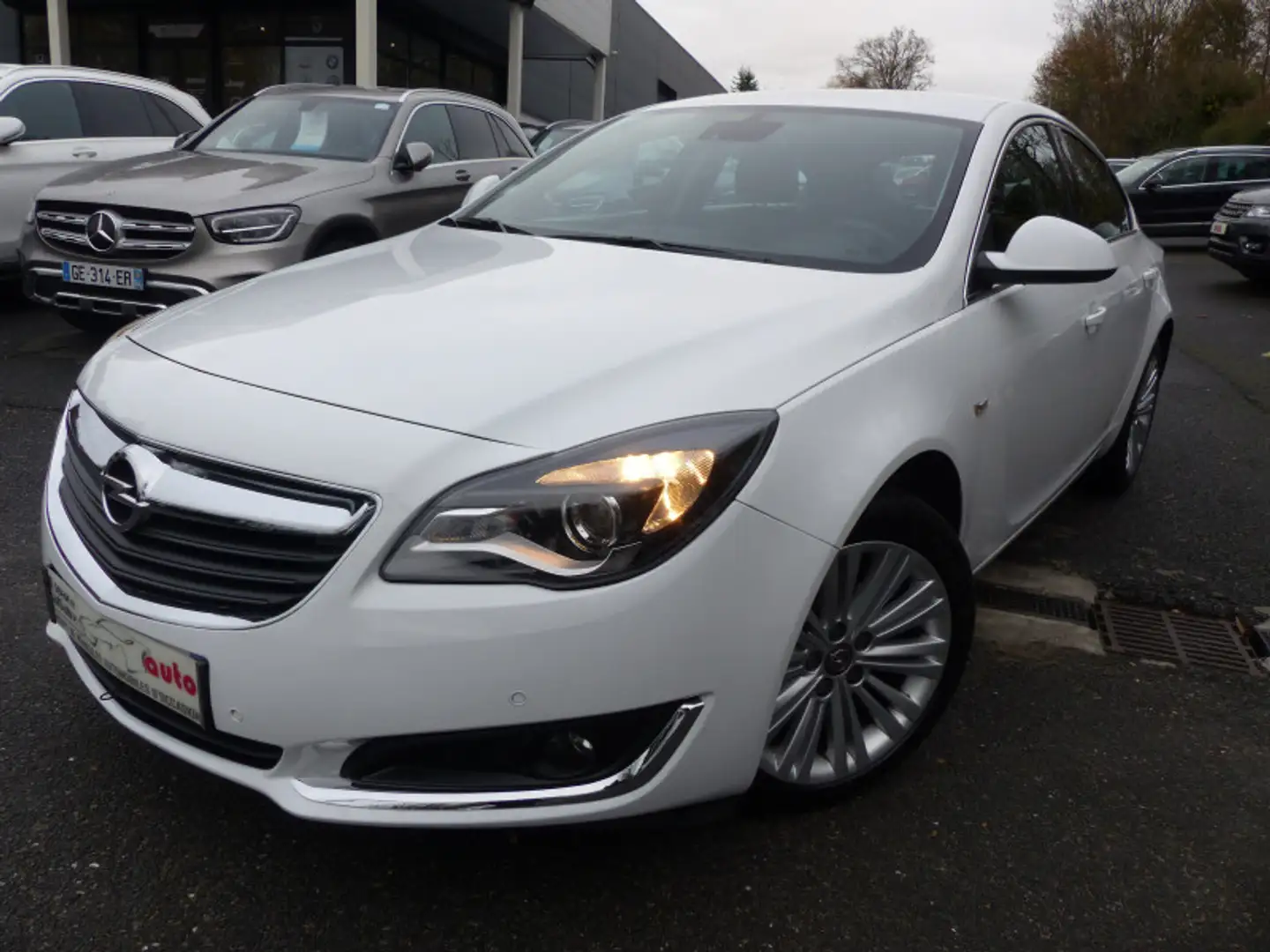 Opel Insignia 1.6 CDTI 136CH INNOVATION AUTO 5P Weiß - 1